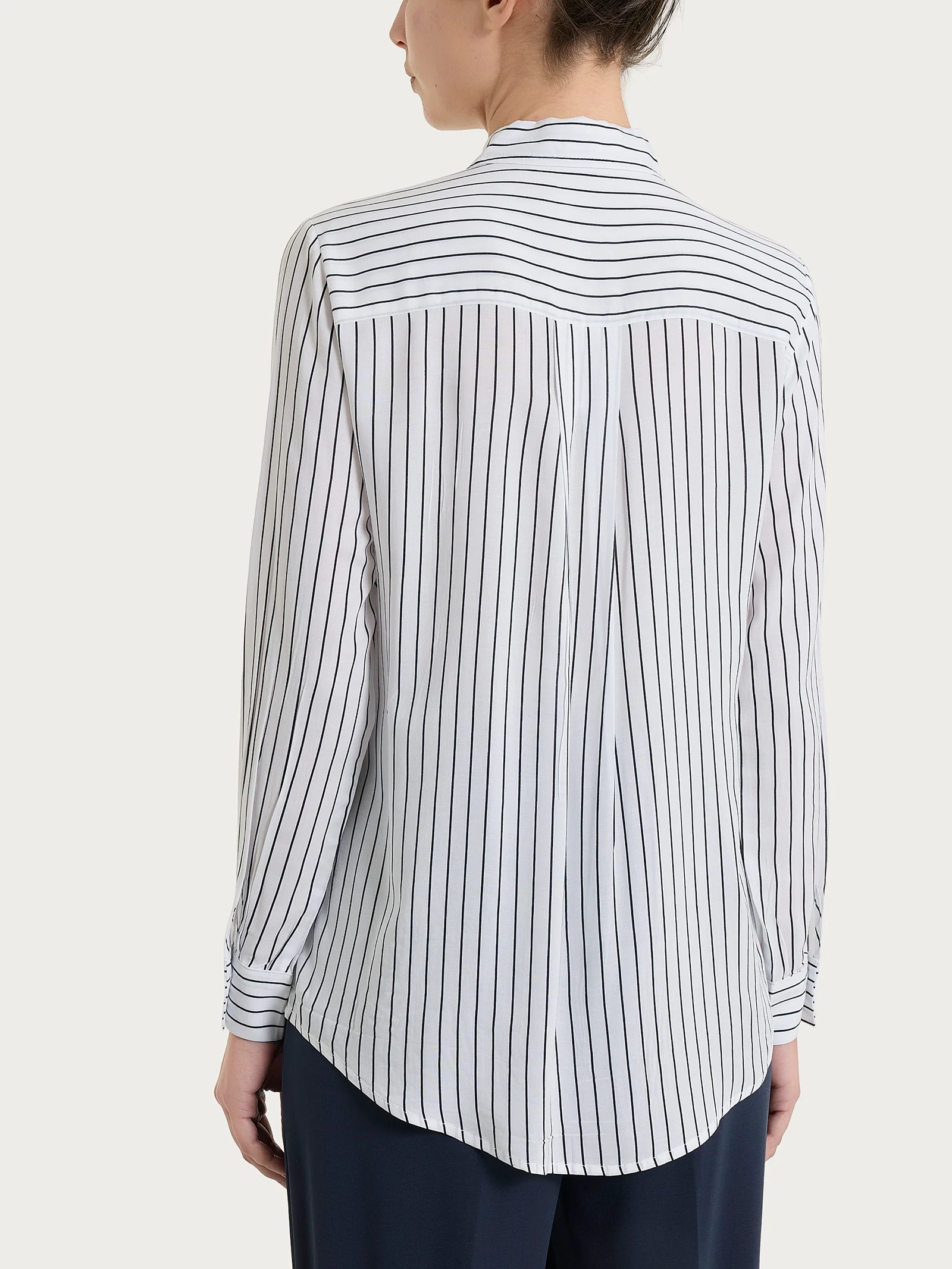 Camicia a righe in EcoSeta - Fant.Bleu - Image 2