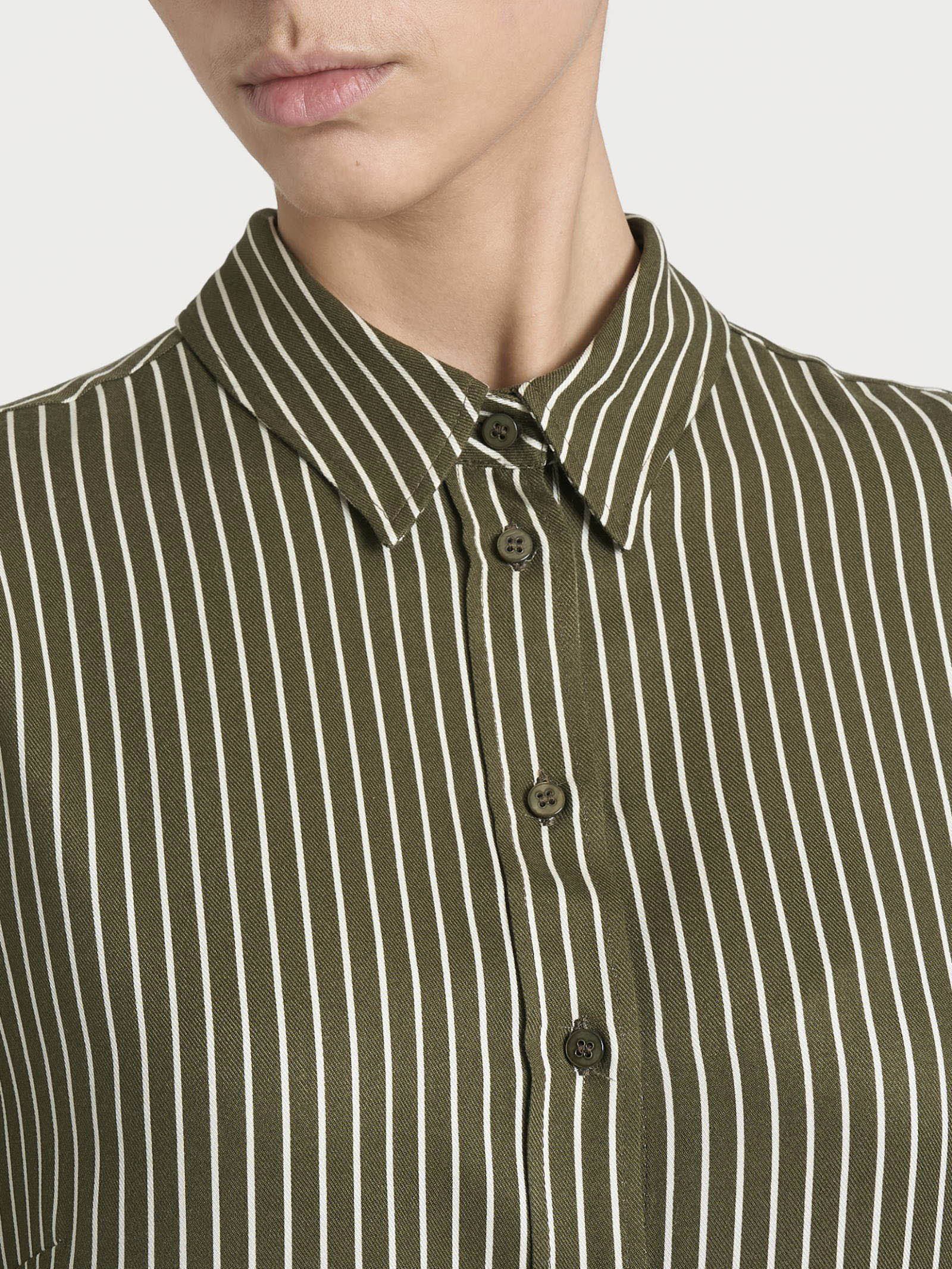Camicia a righe in Winter EcoSeta - Fant. Dark Olive - Image 3