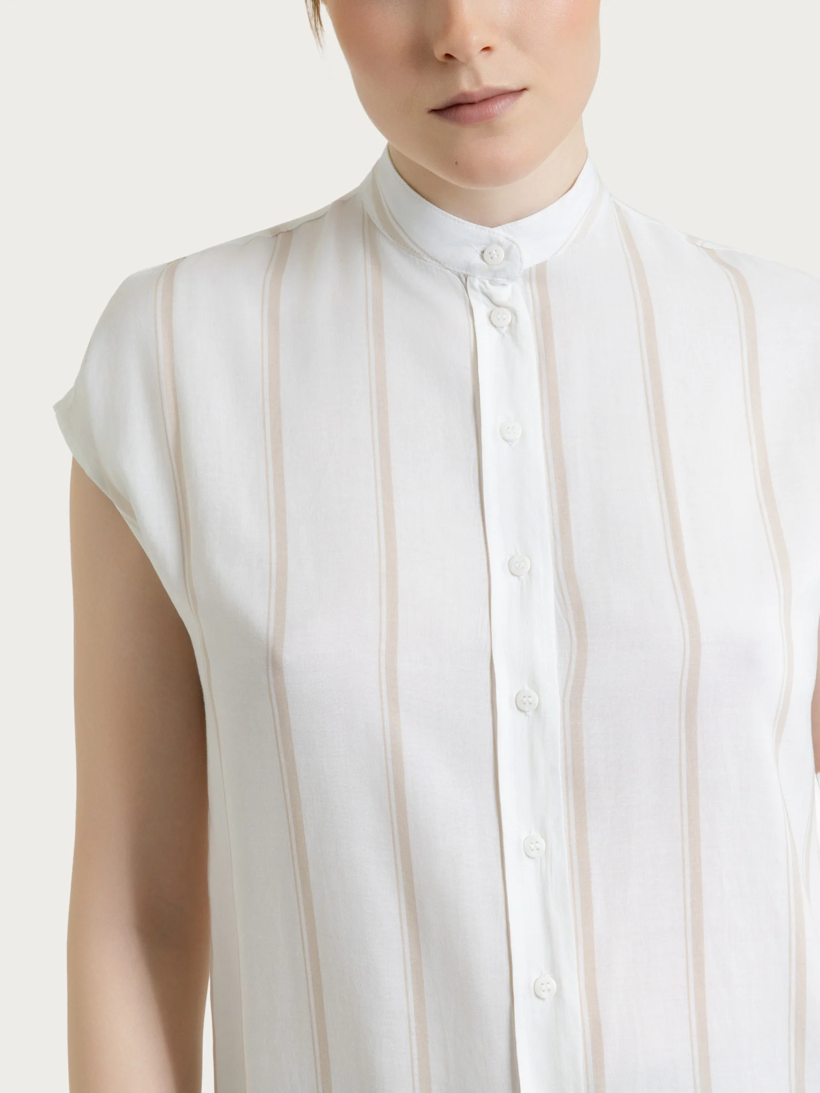 Camicia a righe spaziate e manica corta in EcoSeta - Fant.Blanc - Image 3