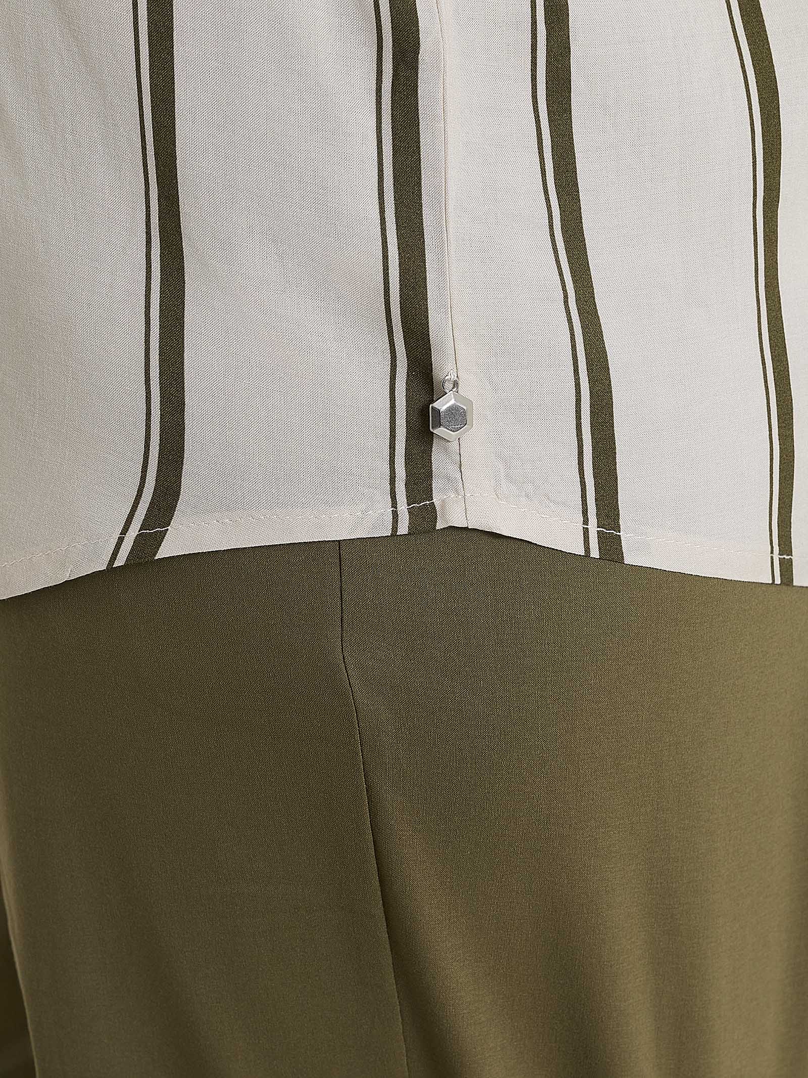 Camicia a righe spaziate e manica corta in EcoSeta - Fant. Dark Olive - Image 3