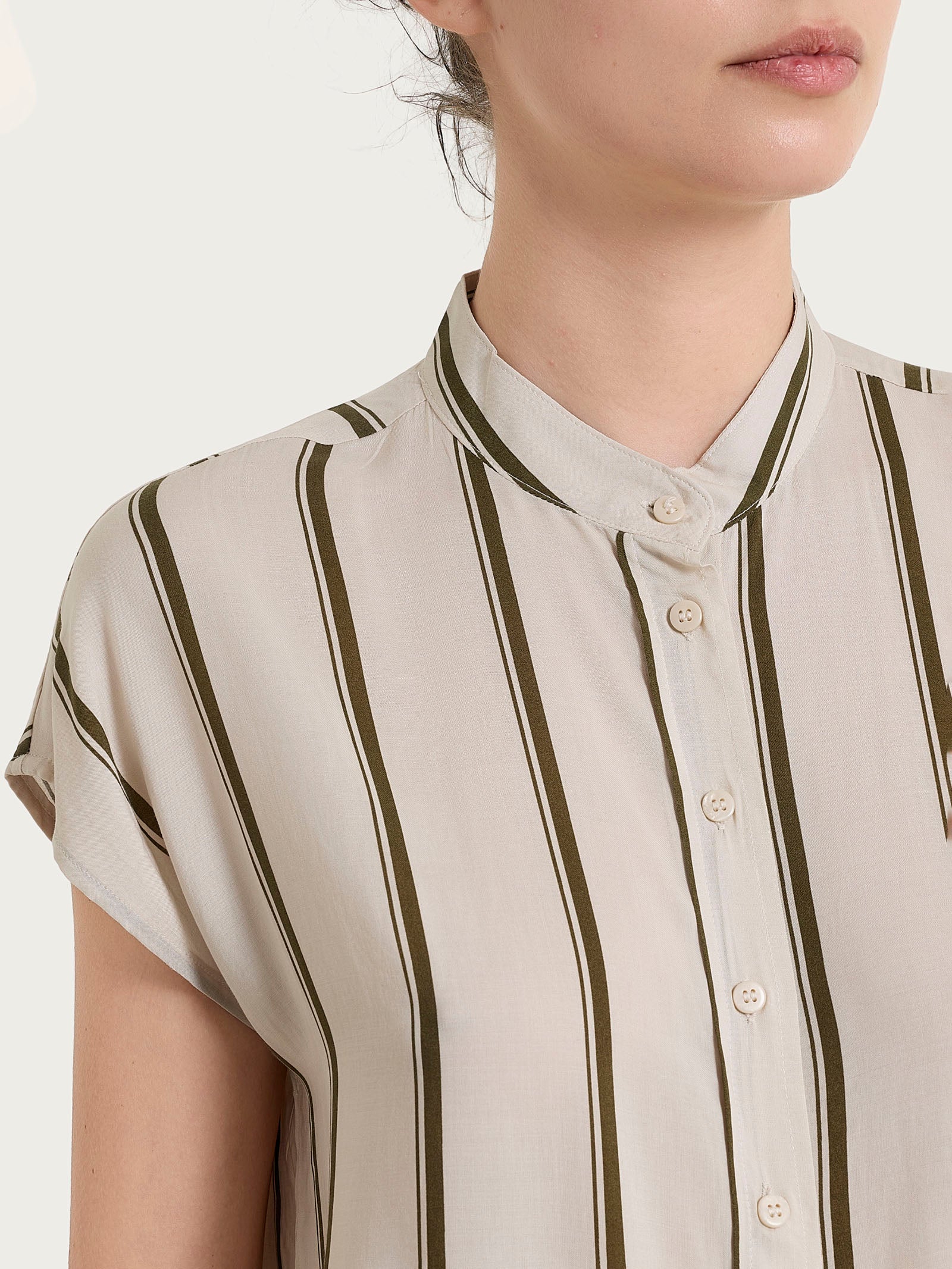 Camicia a righe spaziate e manica corta in EcoSeta - Fant. Dark Olive - Image 6