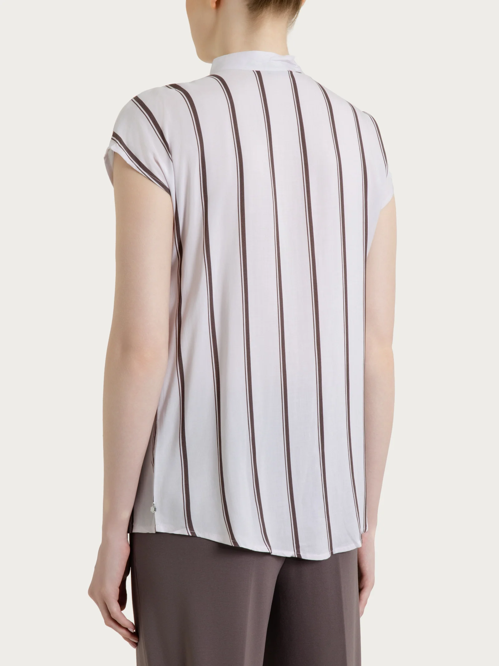 Camicia a righe spaziate e manica corta in EcoSeta - Fant. Plum Truffle - Image 2