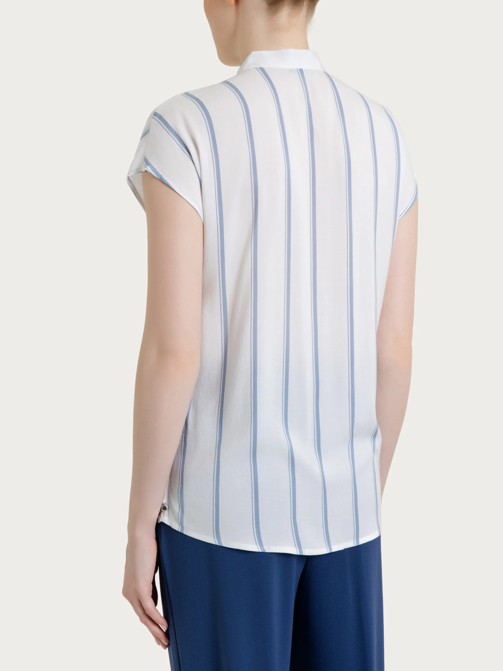 Camicia a righe spaziate e manica corta in EcoSeta - Fant. Dusty Blue - Image 2