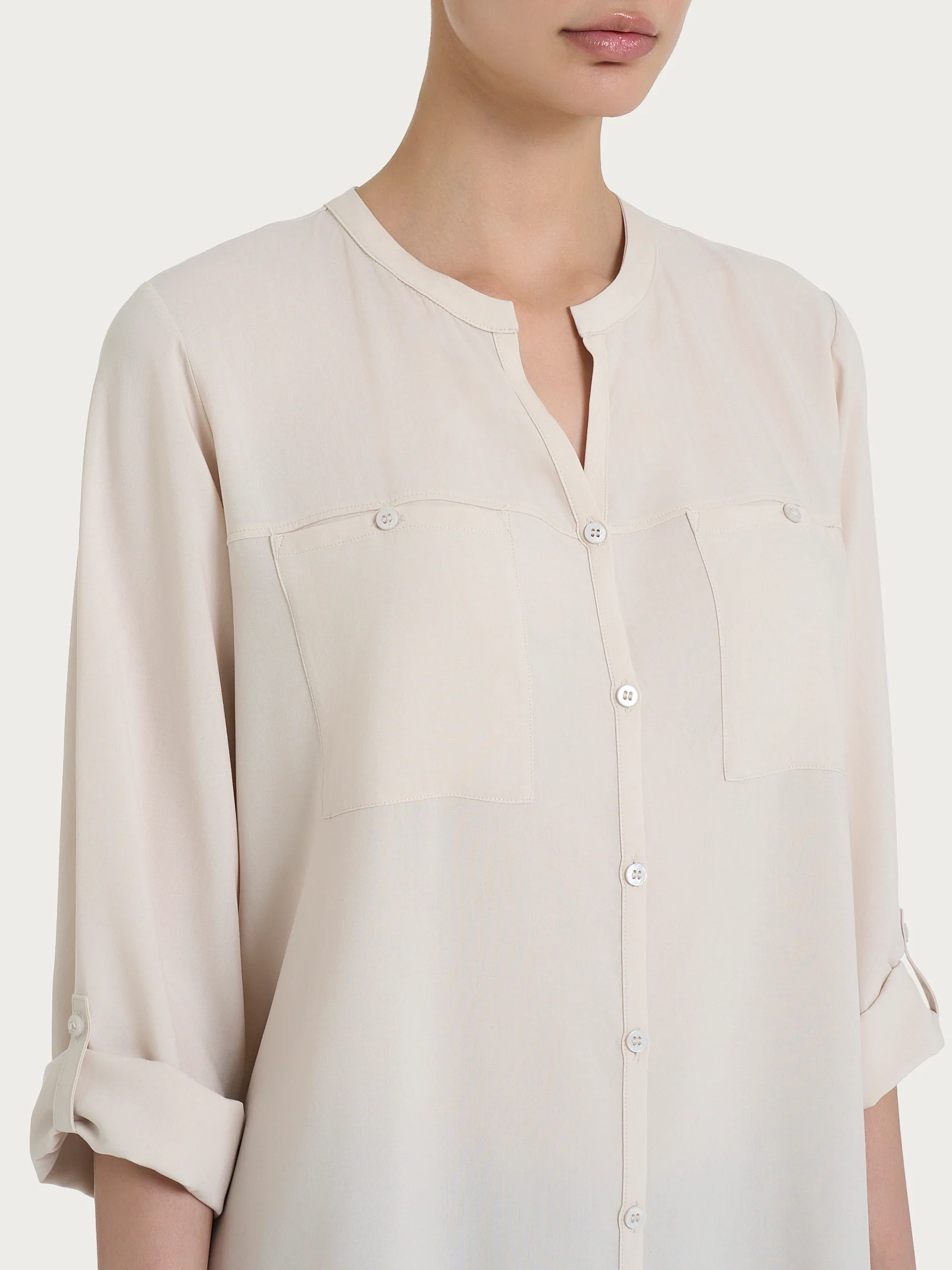 Camicia con collo alla coreana in EcoSeta - Champignon - Image 3