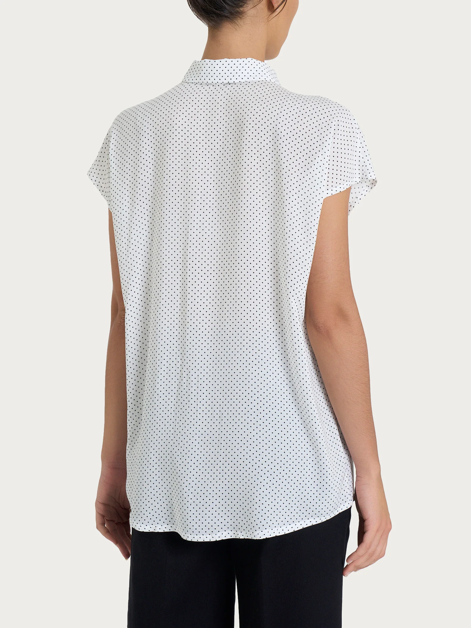 Camicia con dots e manica corta a kimono in Ecoseta - Fant.Bianco - Image 2
