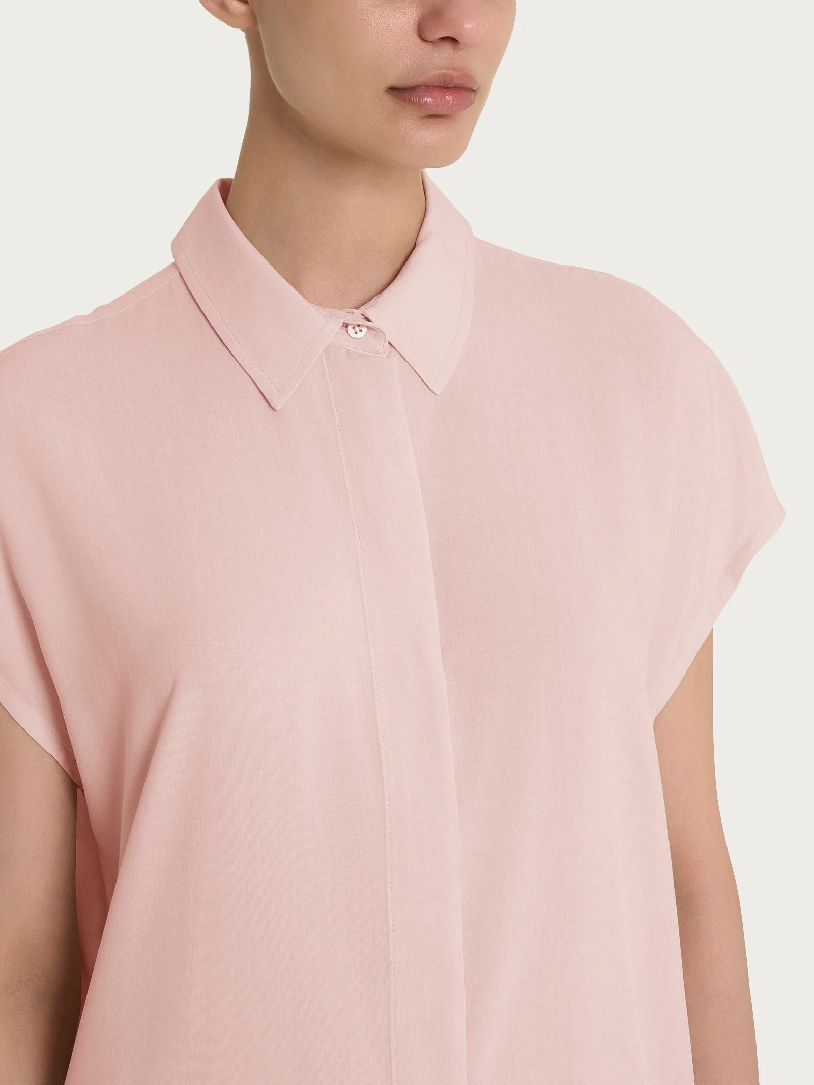 Camicia con manica corta a kimono in Ecoseta - Cameo Rose - Image 3