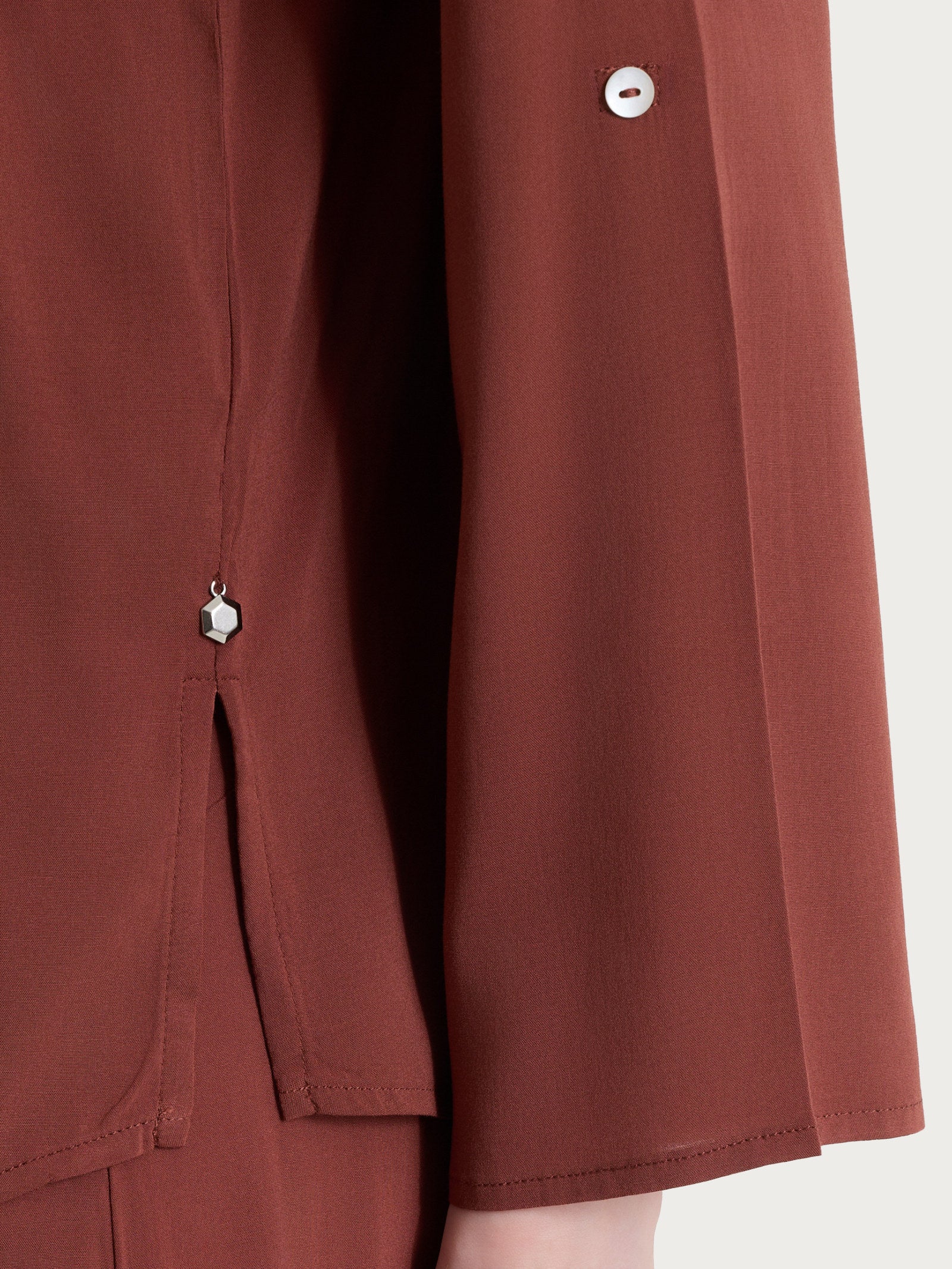 Camicia con manica risvoltabile in Voile Stretch - Mahogany - Image 6