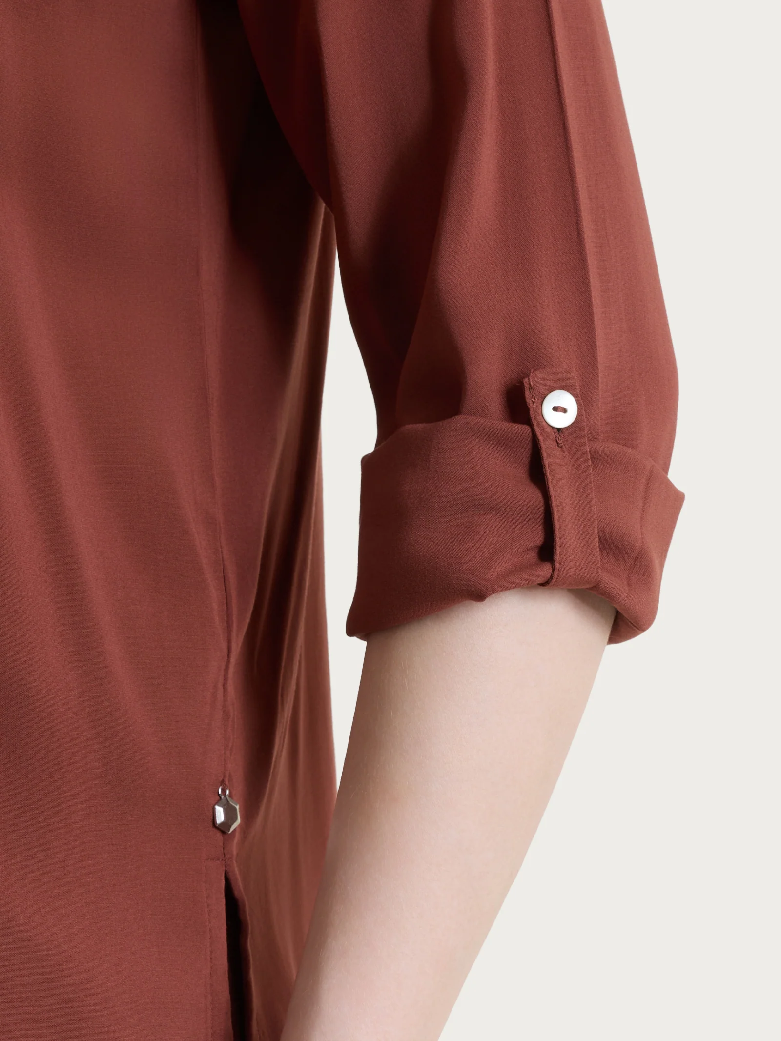 Camicia con manica risvoltabile in Voile Stretch - Mahogany - Image 7