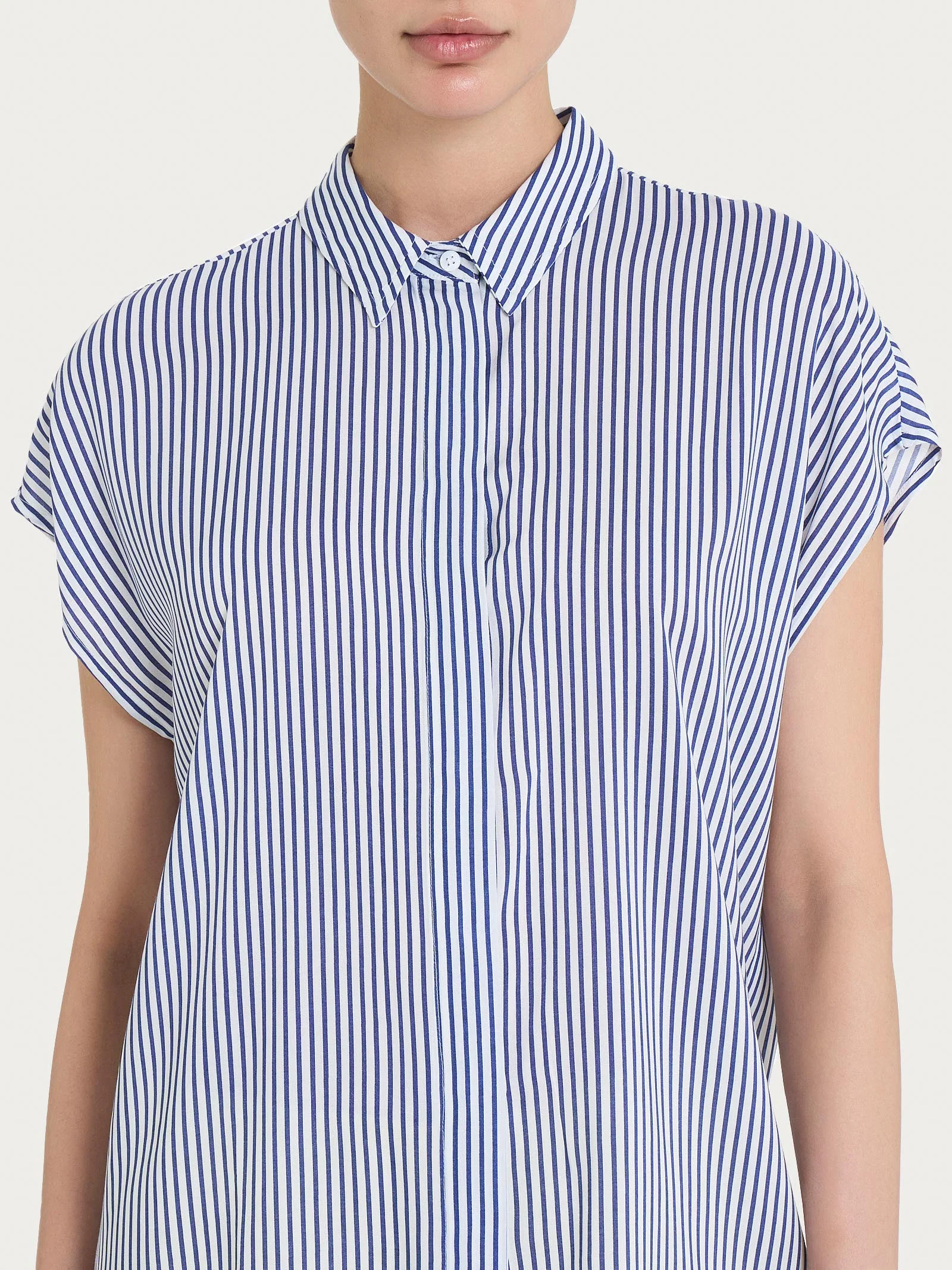 Camicia con stripes e manica corta a kimono in Ecoseta - Fant.White - Image 3