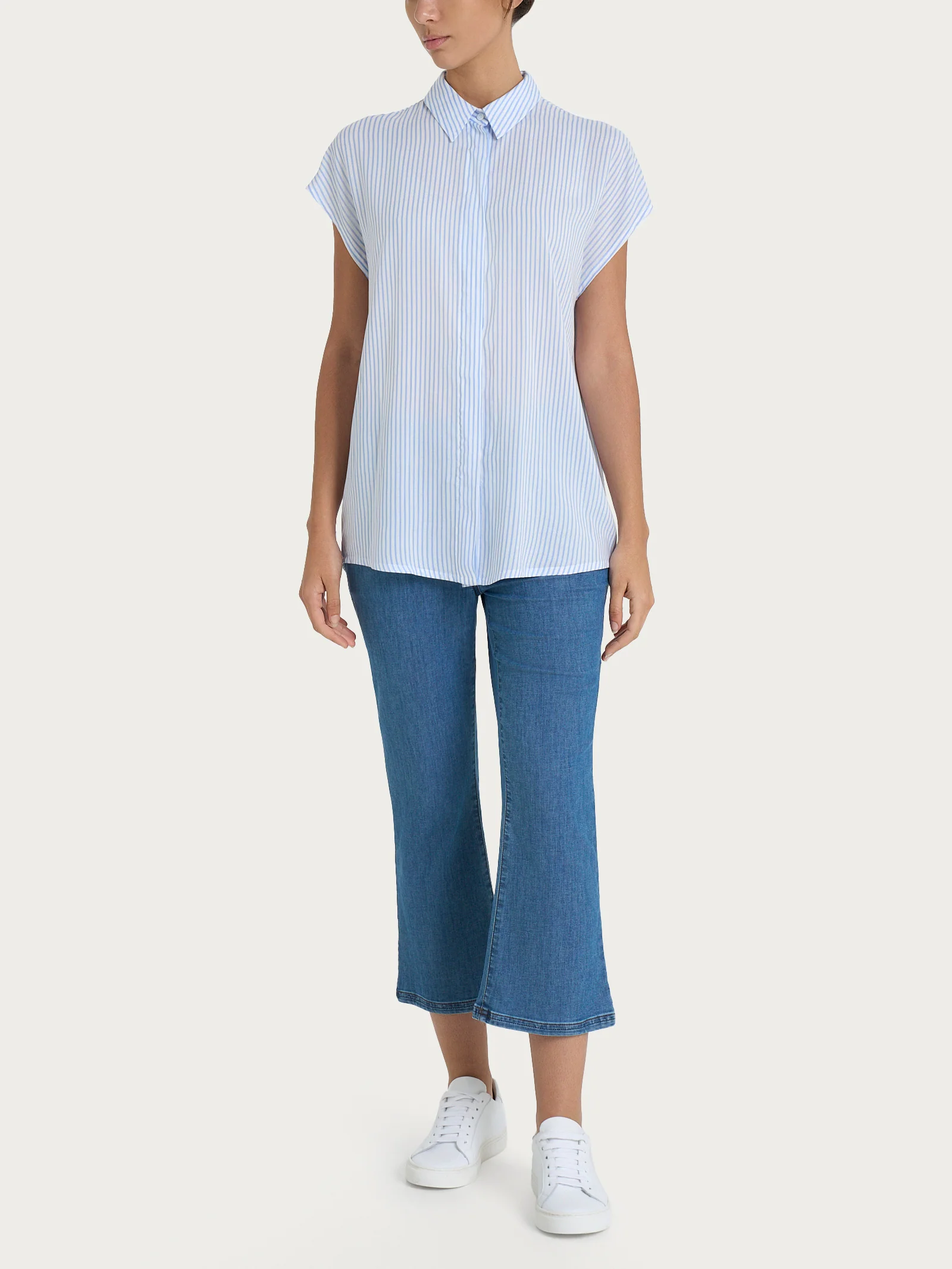 Camicia con stripes e manica corta a kimono in Ecoseta - Fant. Lavender Lustre - Image 4