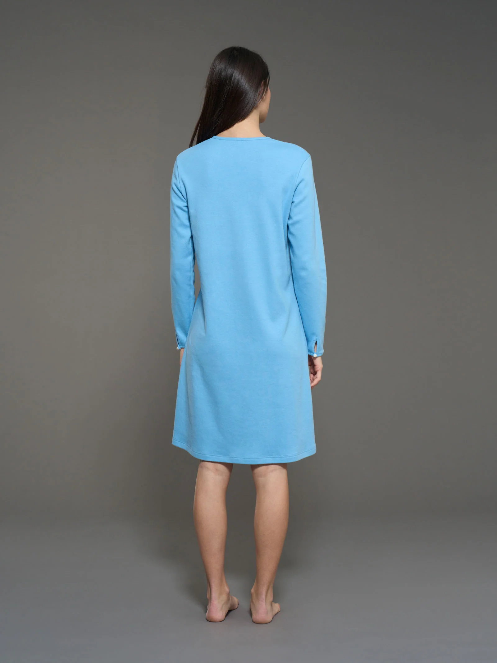 Camicia da notte a serafino in interlock di cotone  - Dusk Blue - Image 2