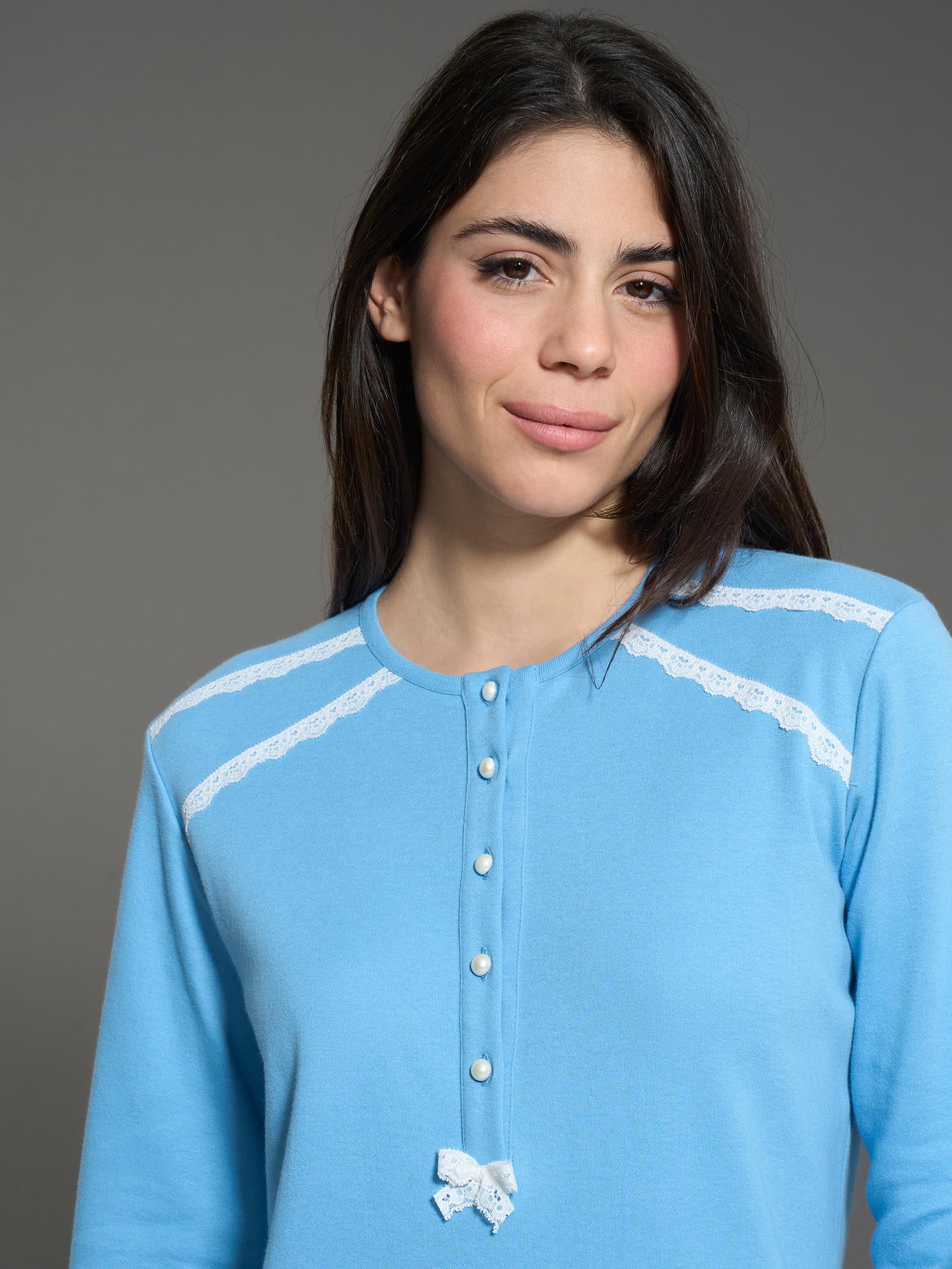 Camicia da notte a serafino in interlock di cotone  - Dusk Blue - Image 3