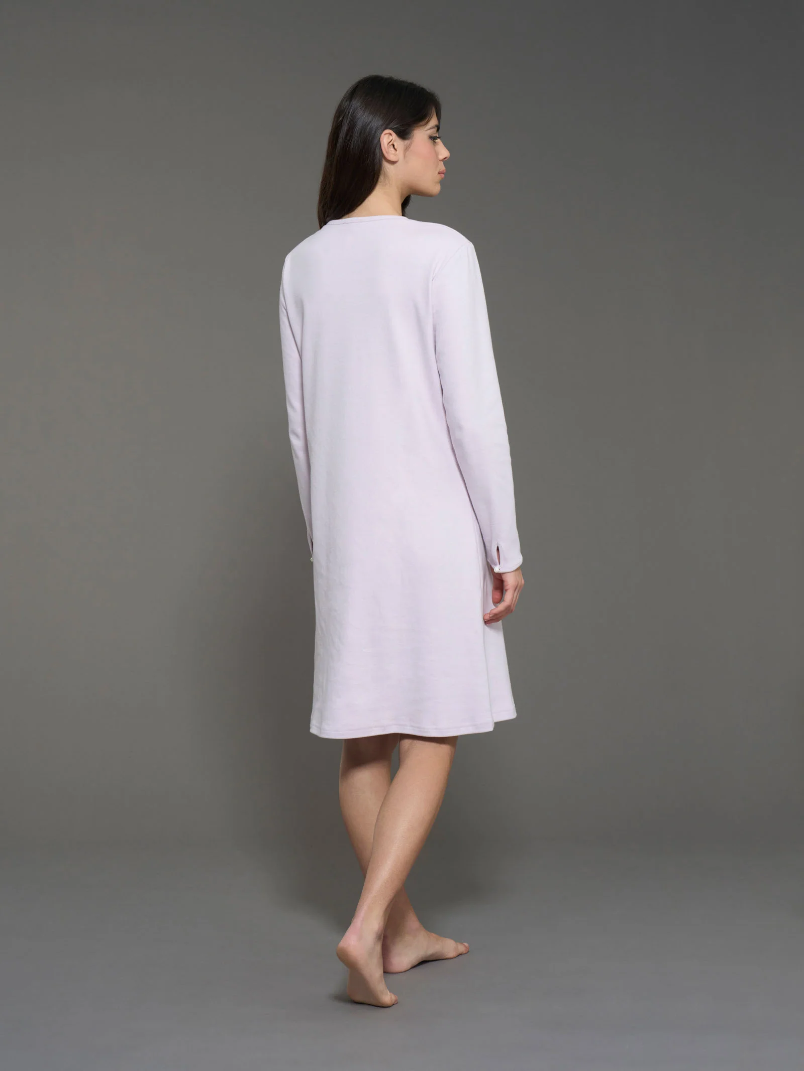 Camicia da notte a serafino in interlock di cotone  - Lavender Fog - Image 2