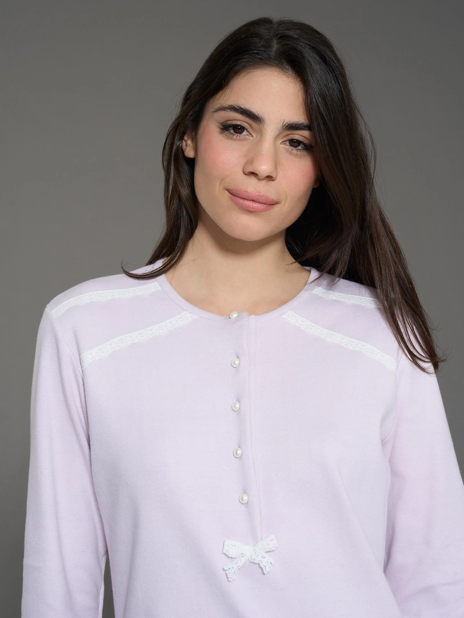 Camicia da notte a serafino in interlock di cotone  - Lavender Fog - Image 3