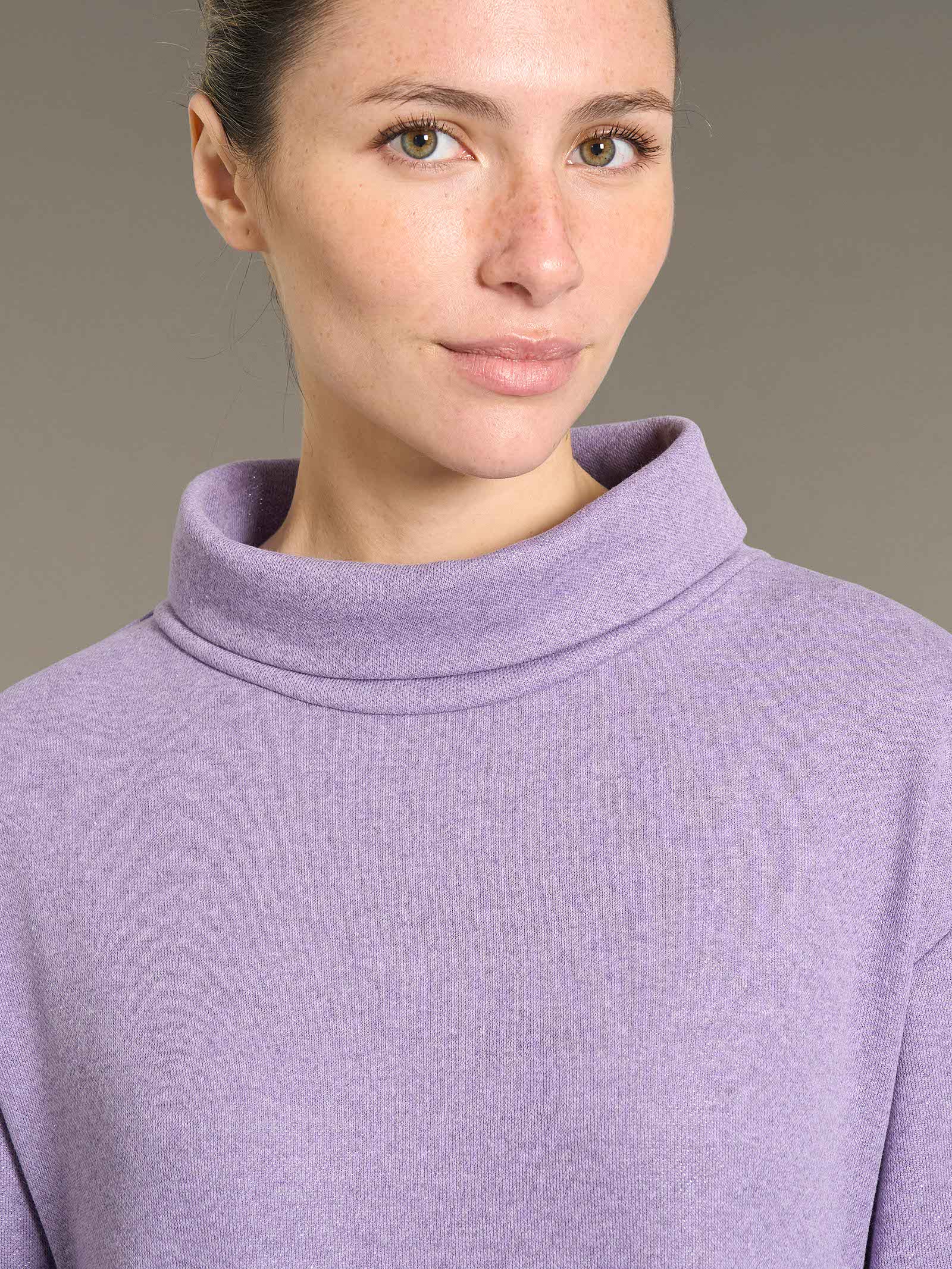 Camicia da notte lunga con collo alto in Cotton Eco Pile e Lurex - Lilla - Image 3