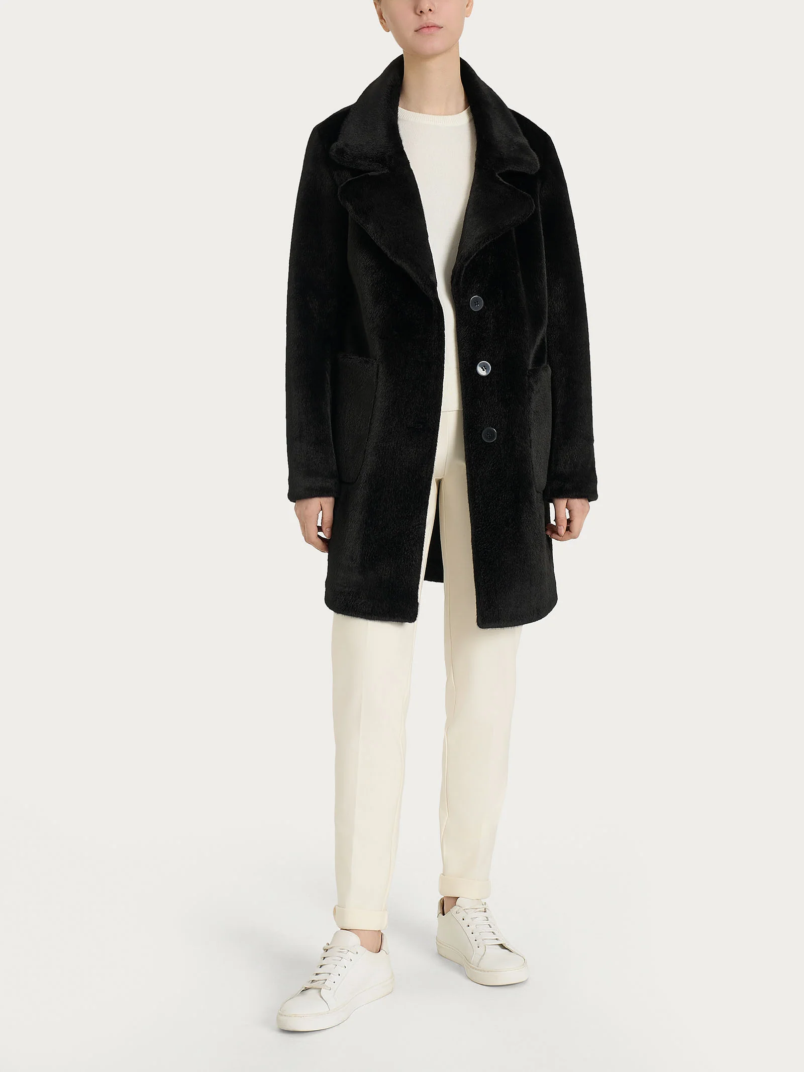 Cappotto corto con revers double-face in Vegan Shearling - Nero - Image 8