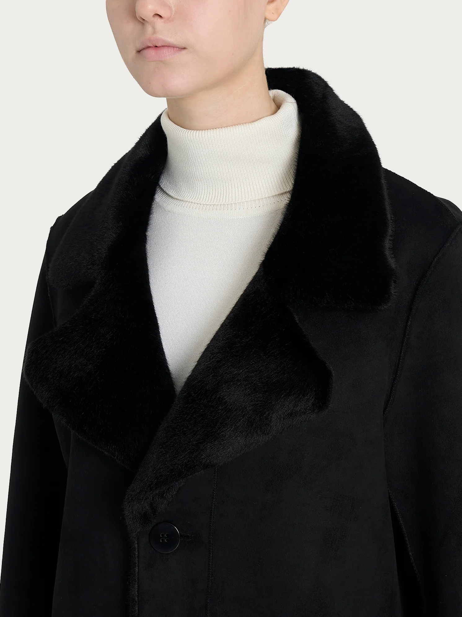Cappotto lungo con revers double-face in Vegan Shearling - Nero - Image 6