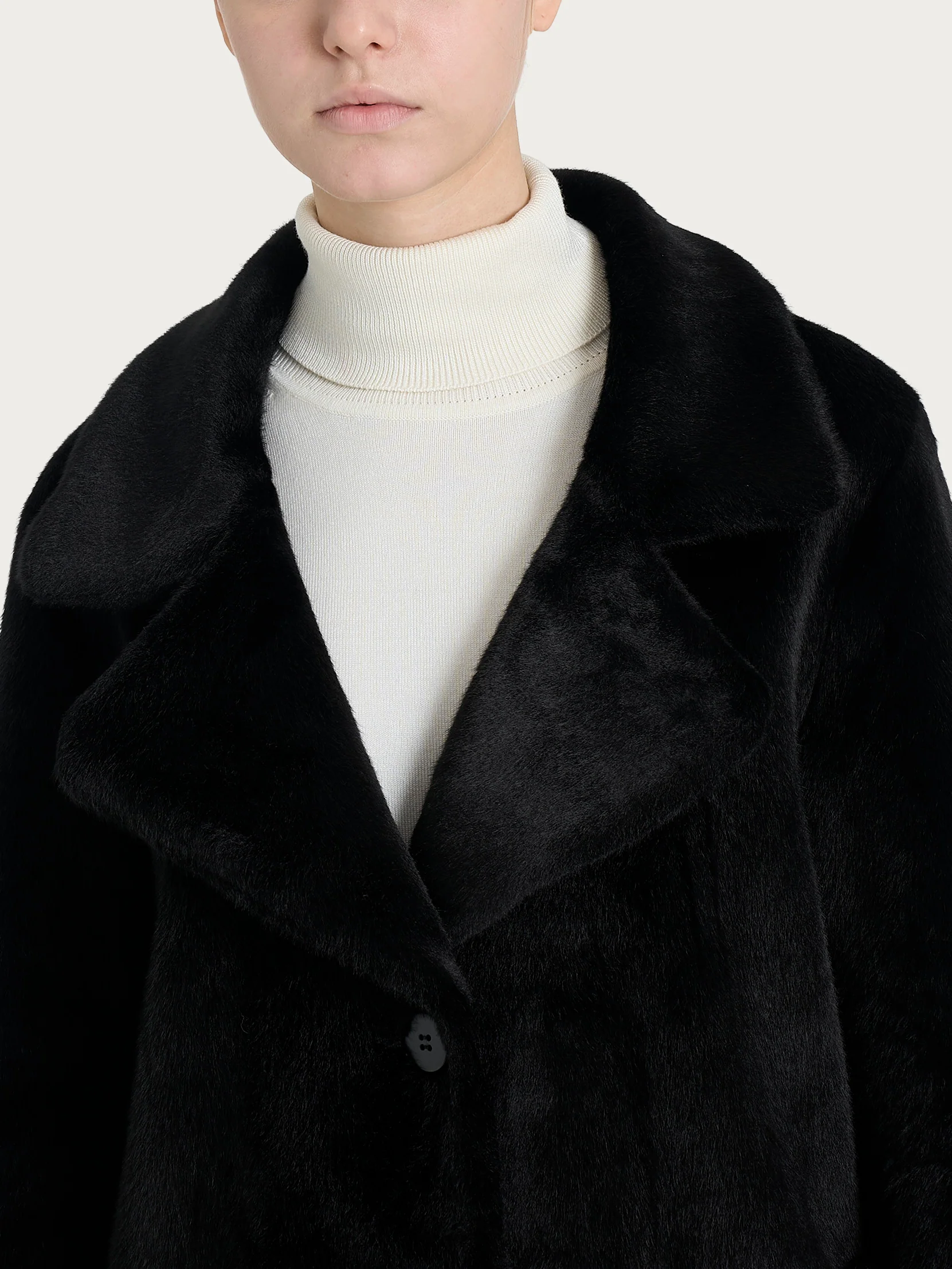 Cappotto lungo con revers double-face in Vegan Shearling - Nero - Image 8
