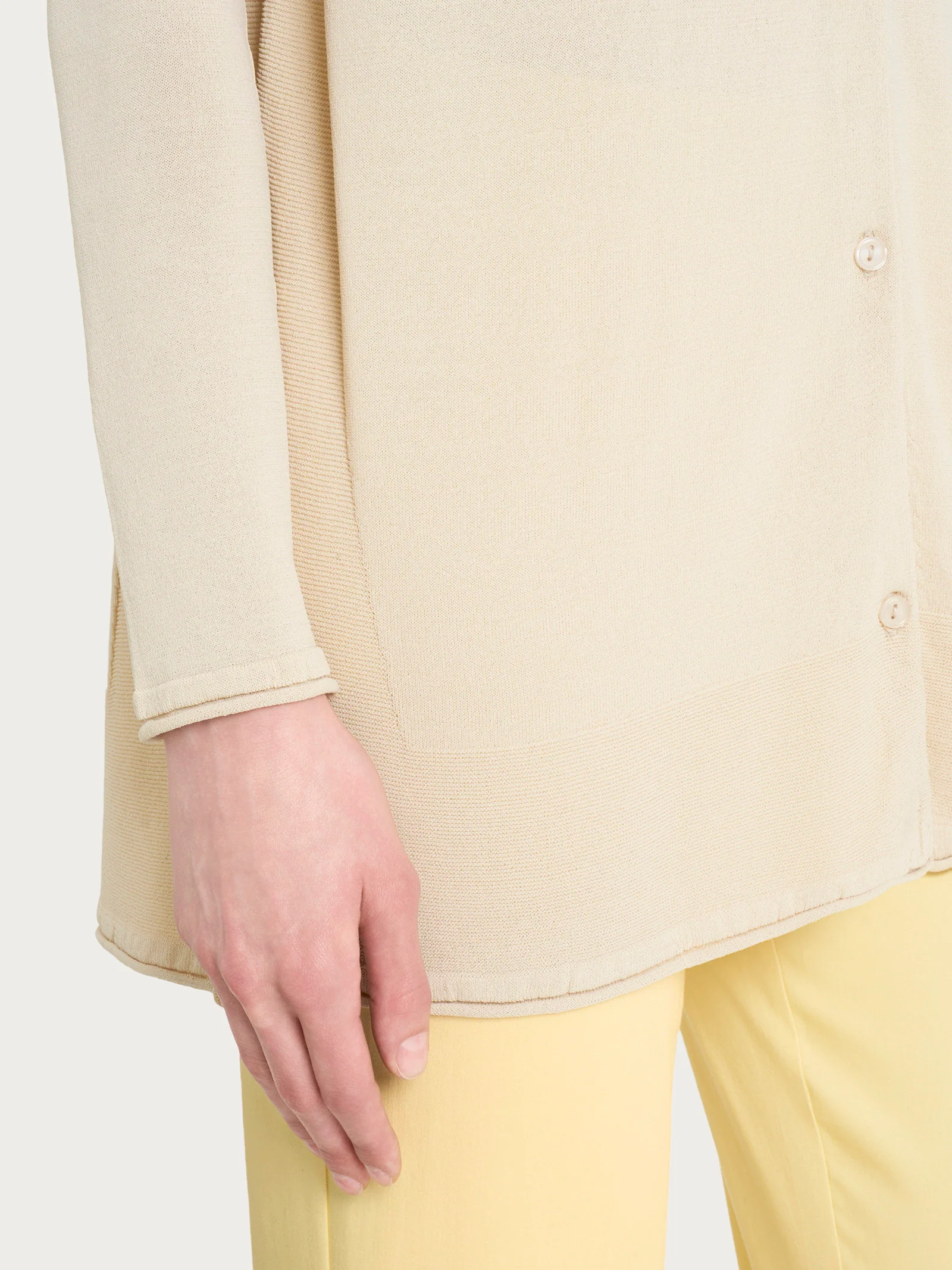 Cardigan aperto con bottoni in Crêpe  - Wood Ash - Image 3