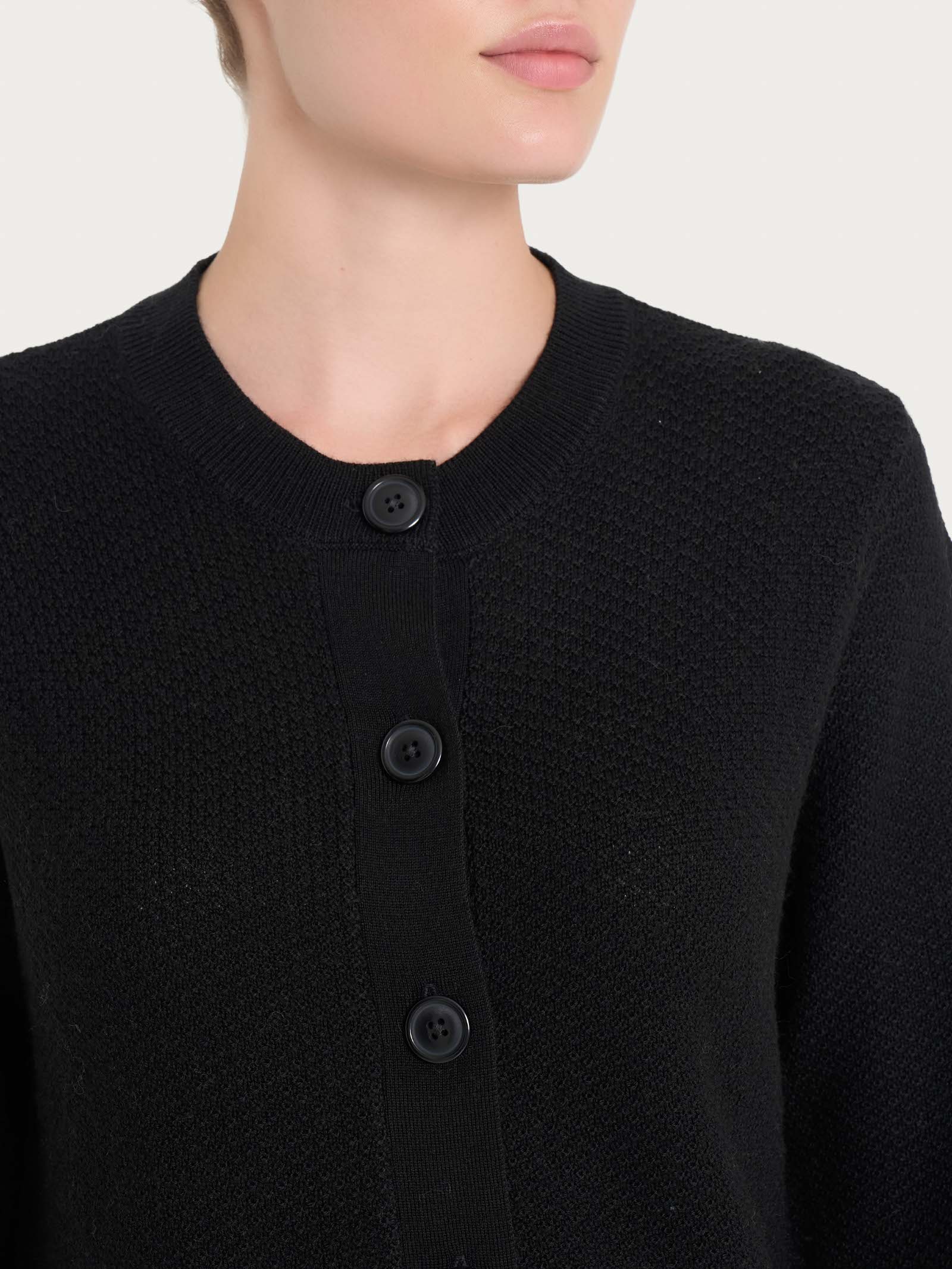 Cardigan corto con bottoni in Merino Soft - Nero - Image 3