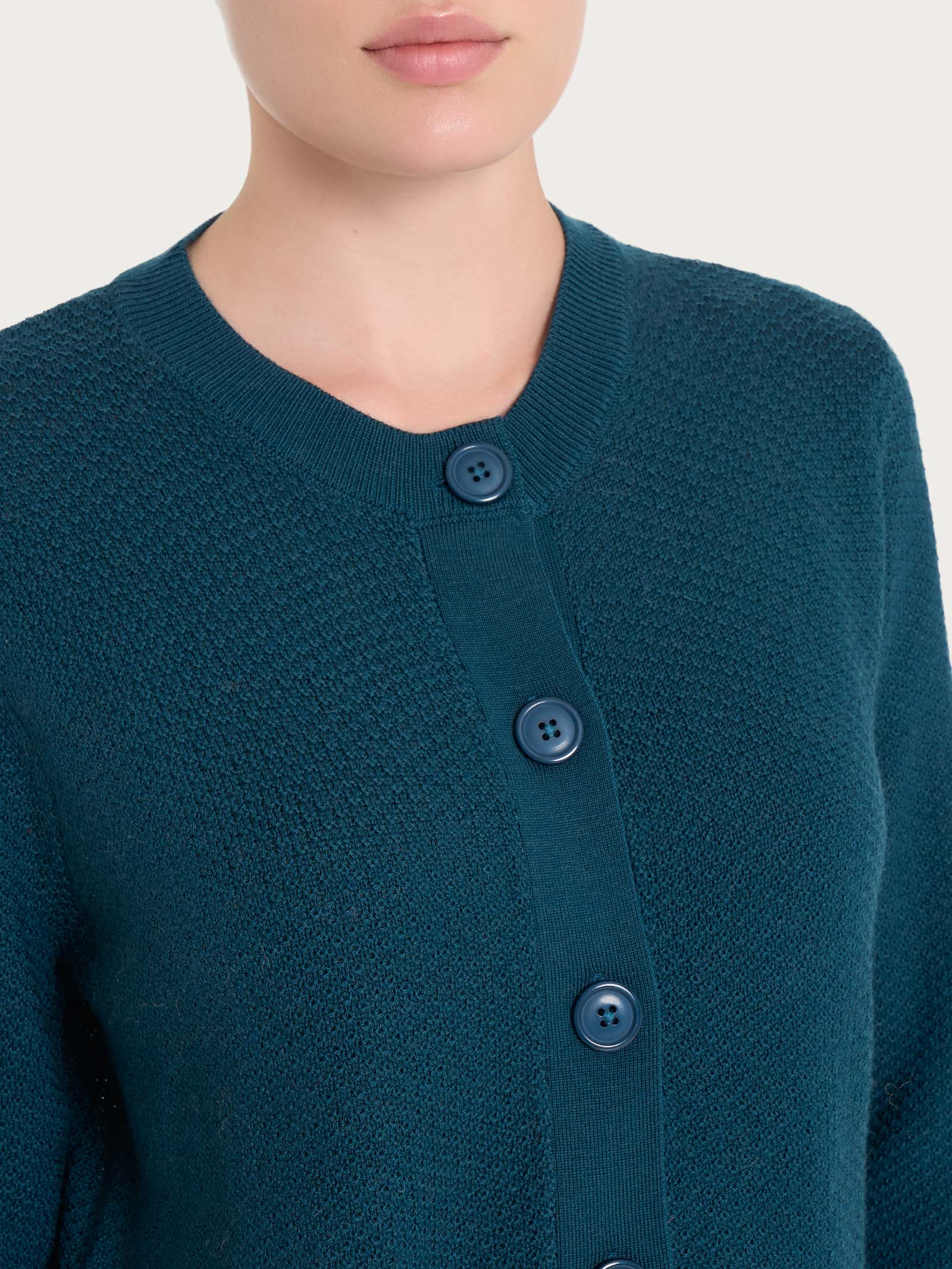 Cardigan corto con bottoni in Merino Soft - Reflecting Pond - Image 3
