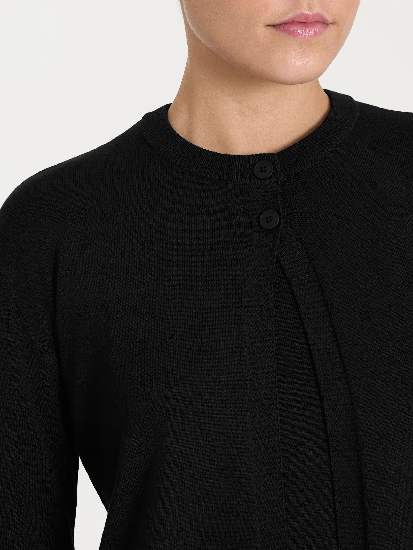 Cardigan corto con due bottoni Four Seasons - Nero - Image 3