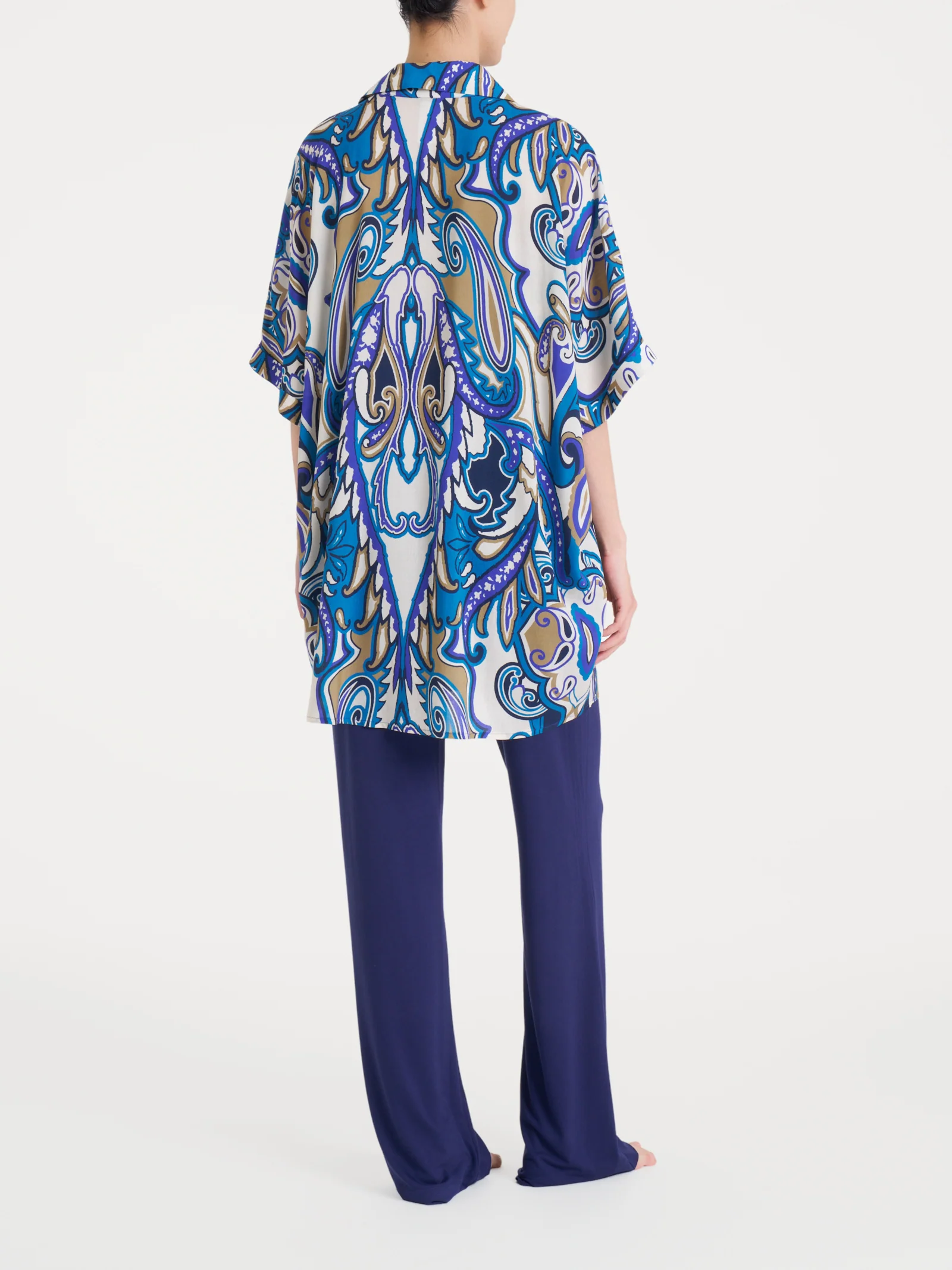 Chemisier con manica kimono e fantasia in EcoSeta - Fant. Dazzling Blue - Image 2