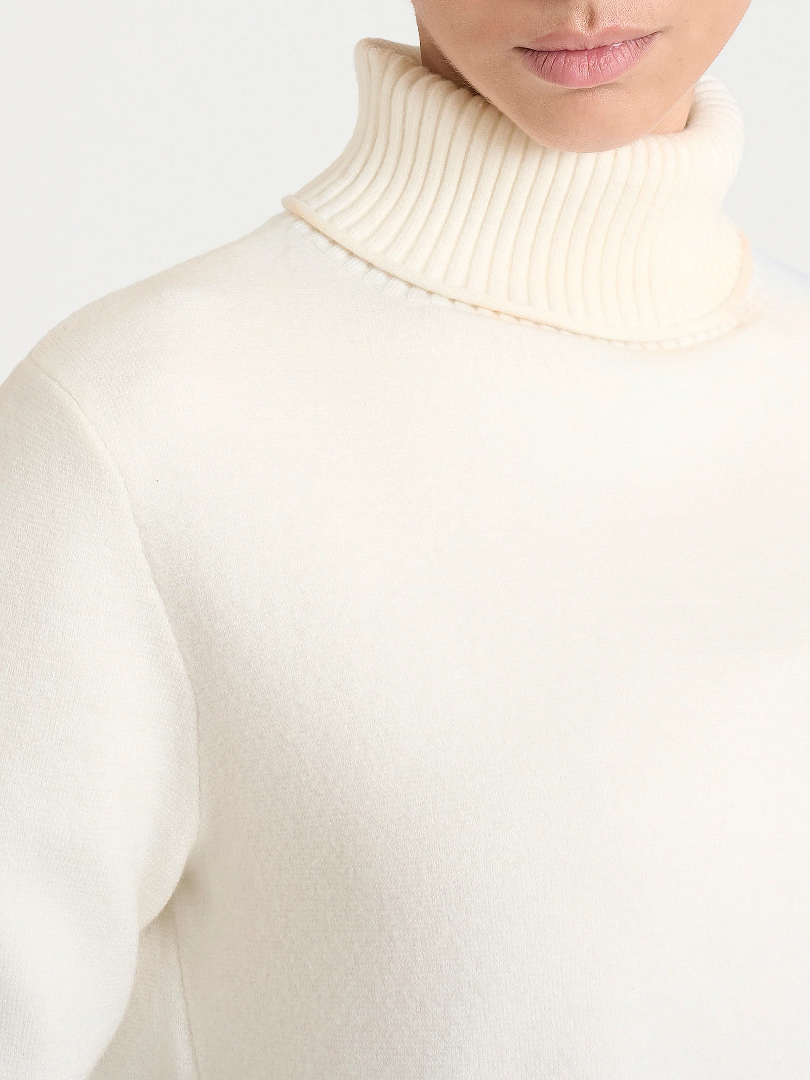 Dolcevita asimmetrico in Super Soft - Avorio - Image 4