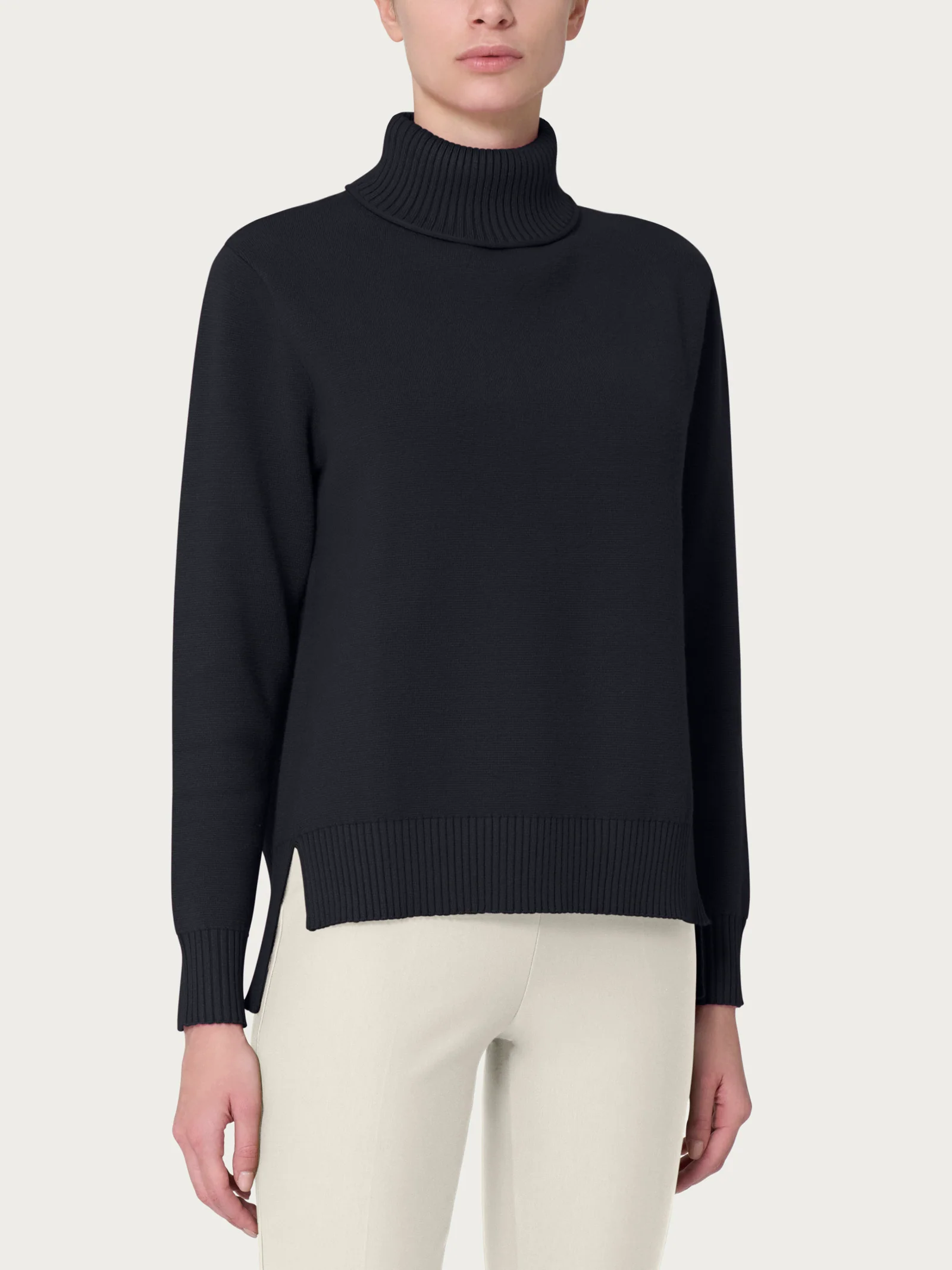 Dolcevita asimmetrico in Super Soft - Nero