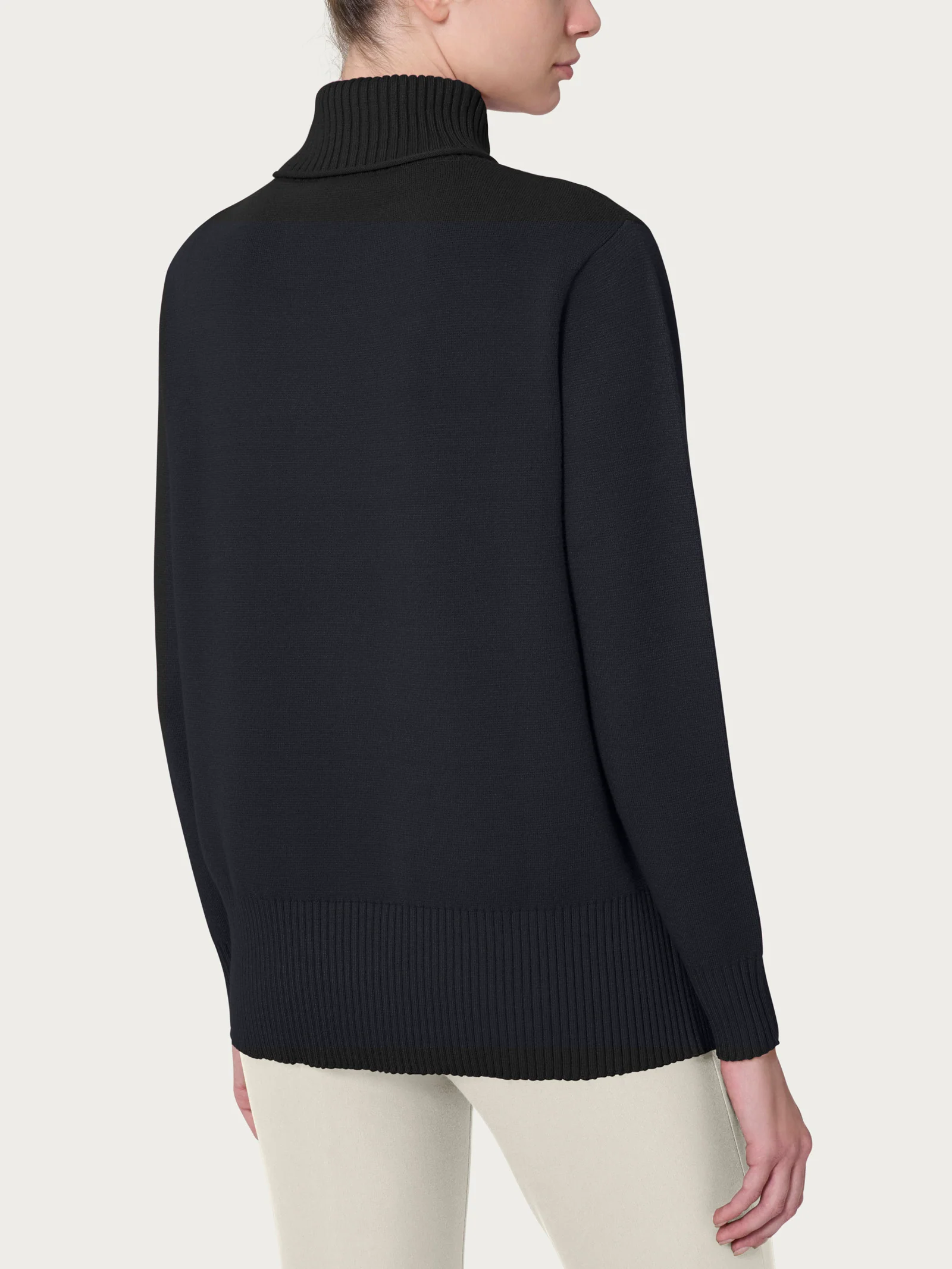 Dolcevita asimmetrico in Super Soft - Nero - Image 2