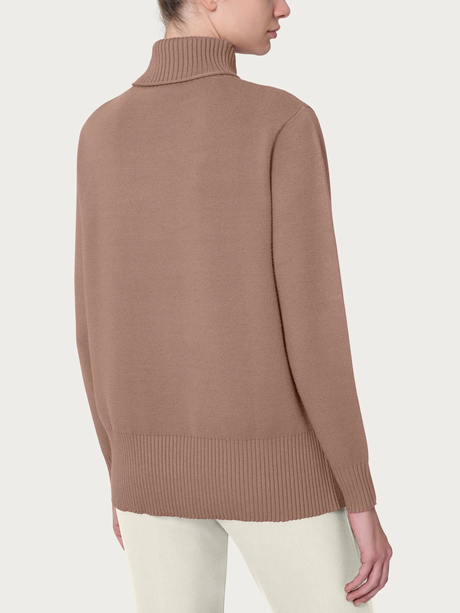 Dolcevita asimmetrico in Super Soft - Pine Bark - Image 2