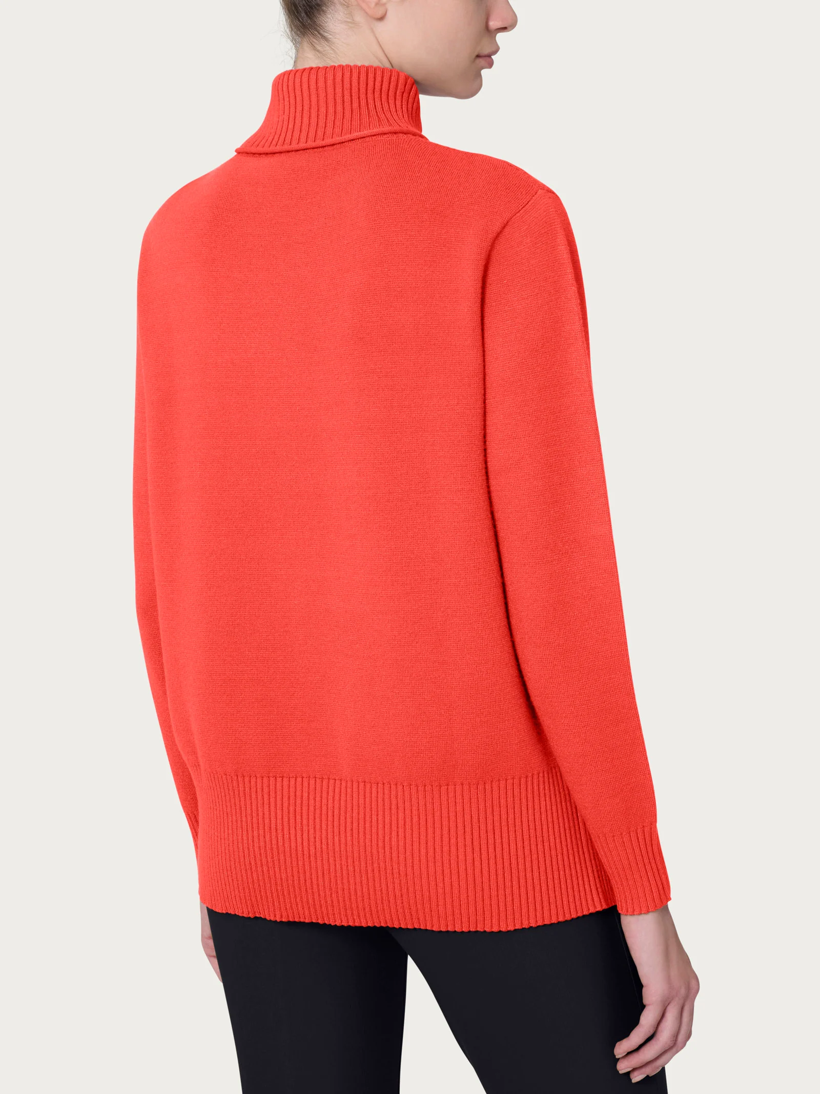 Dolcevita asimmetrico in Super Soft - Cayenne - Image 2