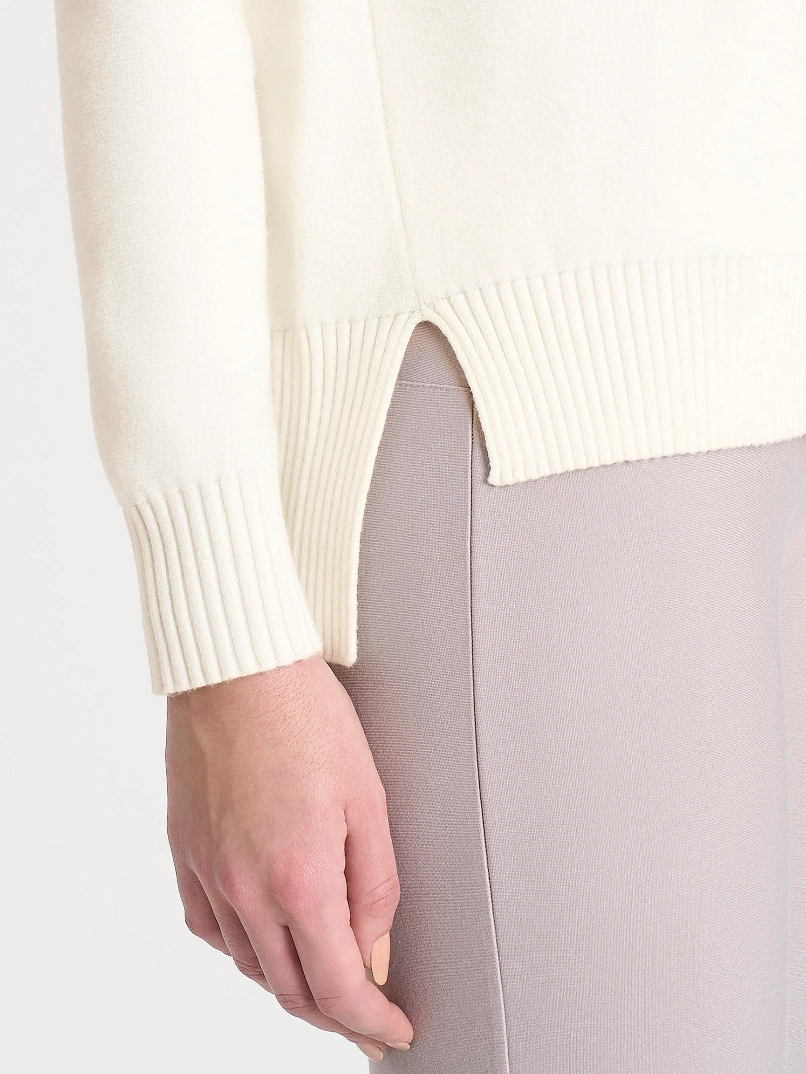 Dolcevita asimmetrico in Super Soft - Plum Perfect - Image 3