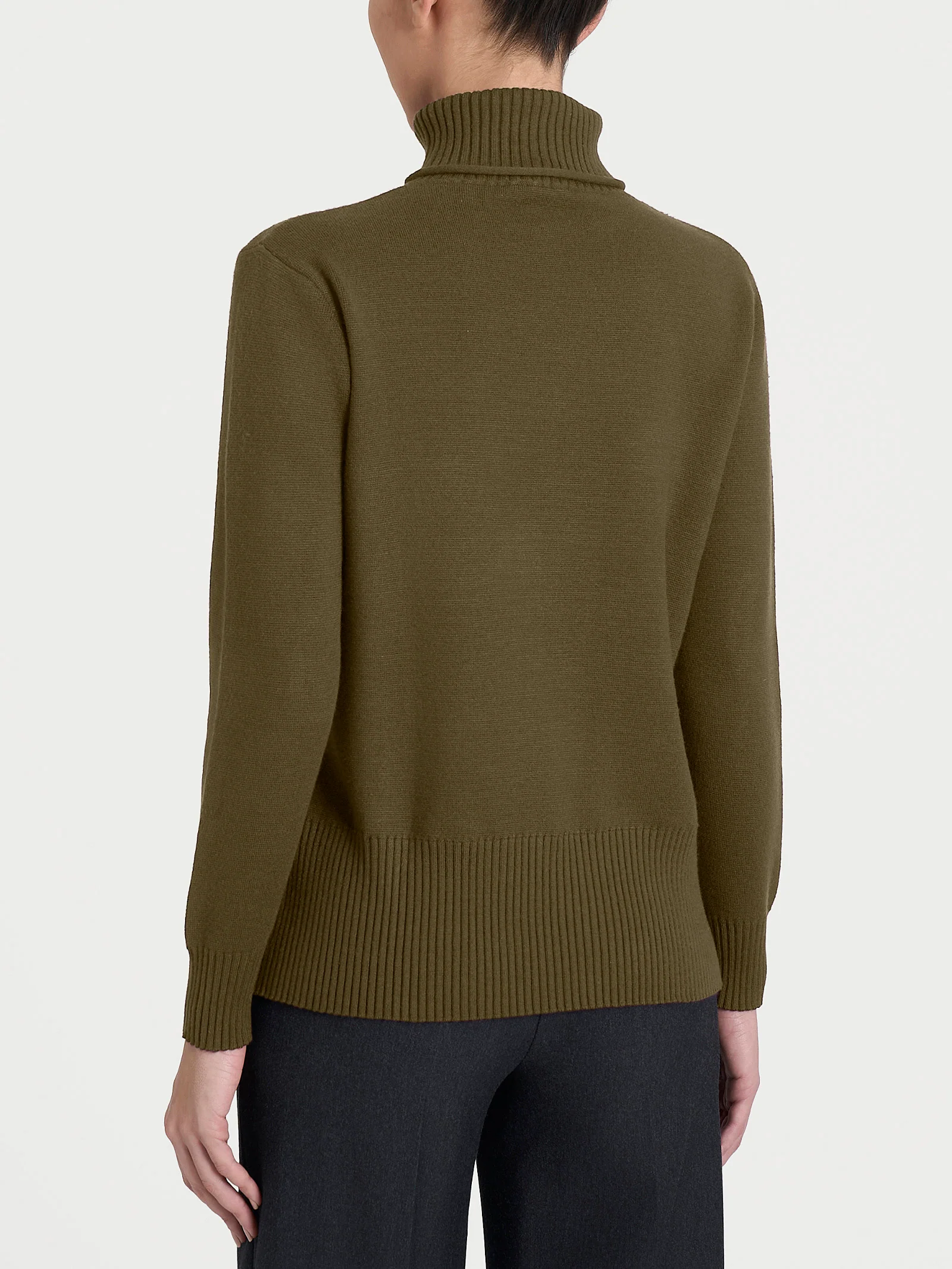 Dolcevita asimmetrico in Super Soft - Dark Olive - Image 2