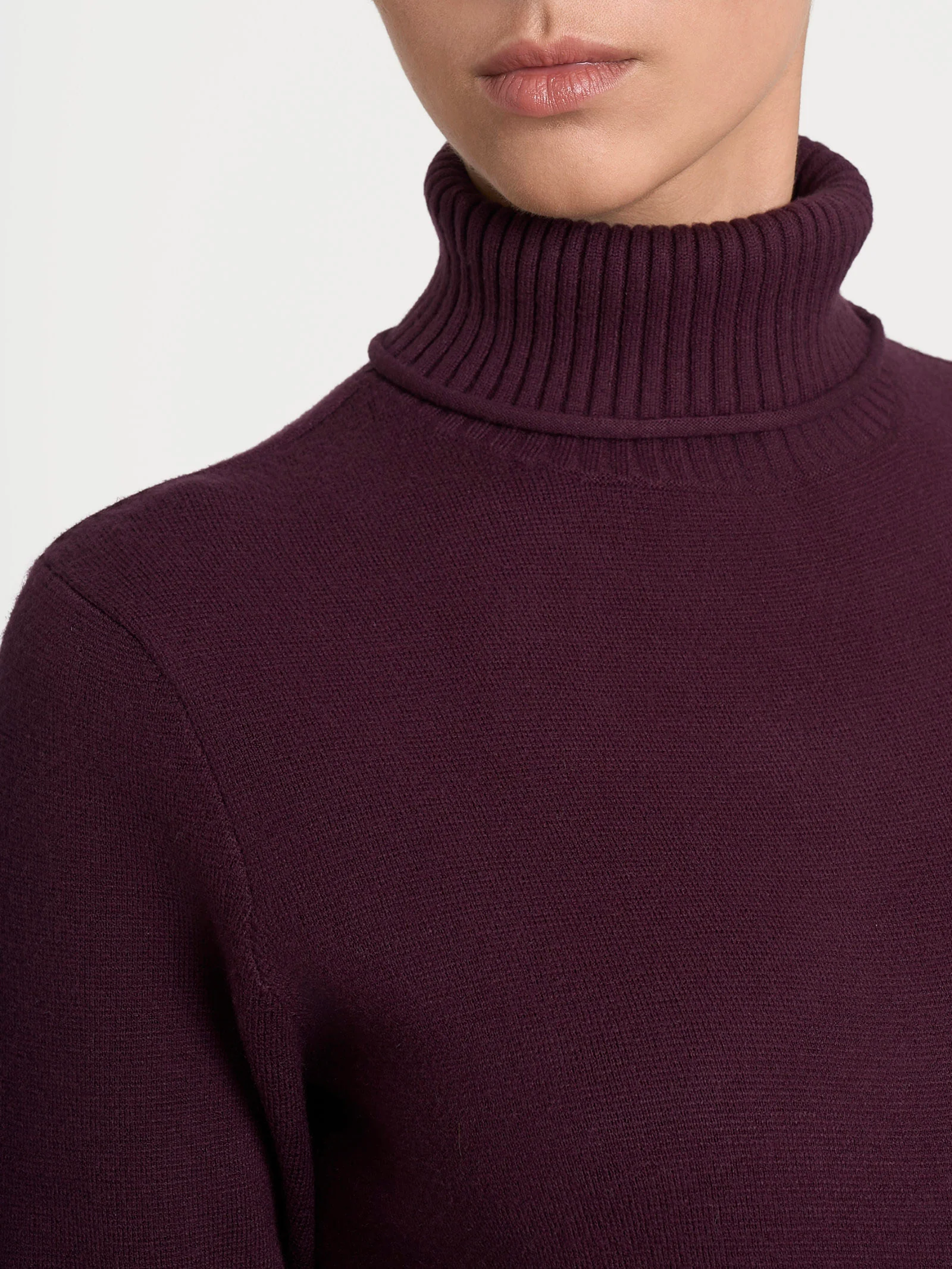 Dolcevita asimmetrico in Super Soft - Fig - Image 4