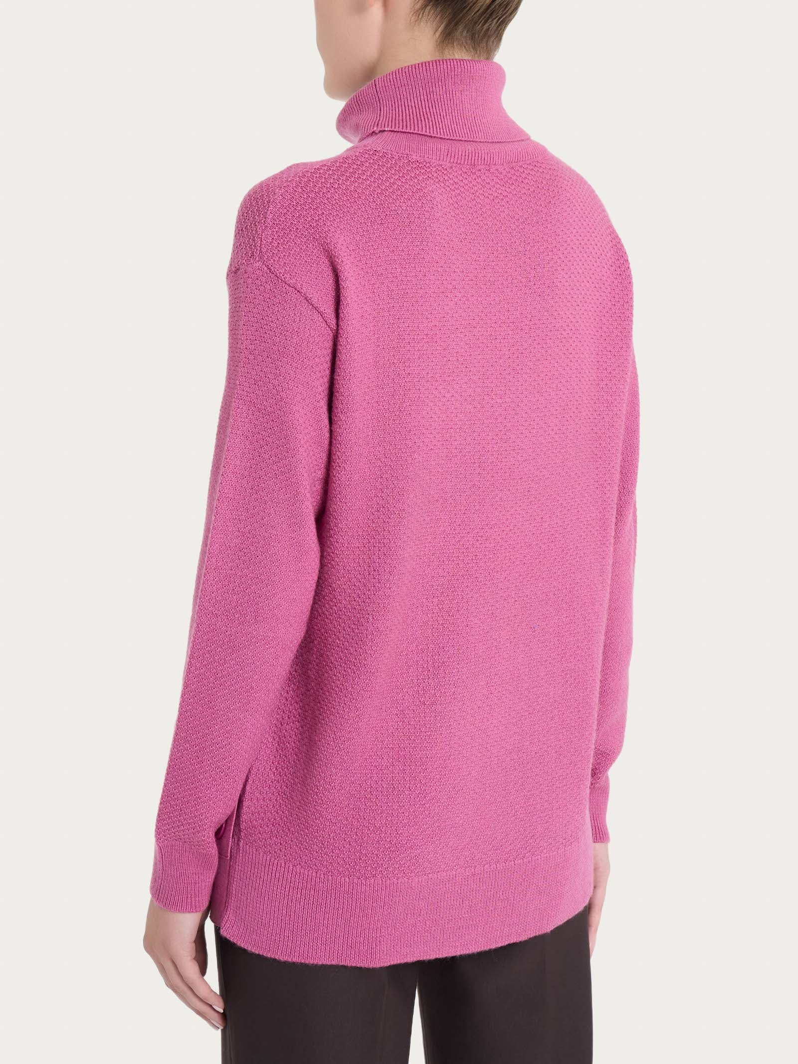 Dolcevita con bottoni laterali in Merino Soft - Red Violet - Image 2