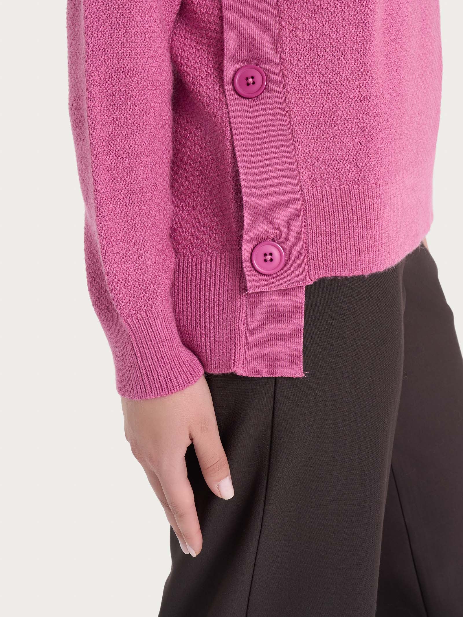 Dolcevita con bottoni laterali in Merino Soft - Red Violet - Image 3