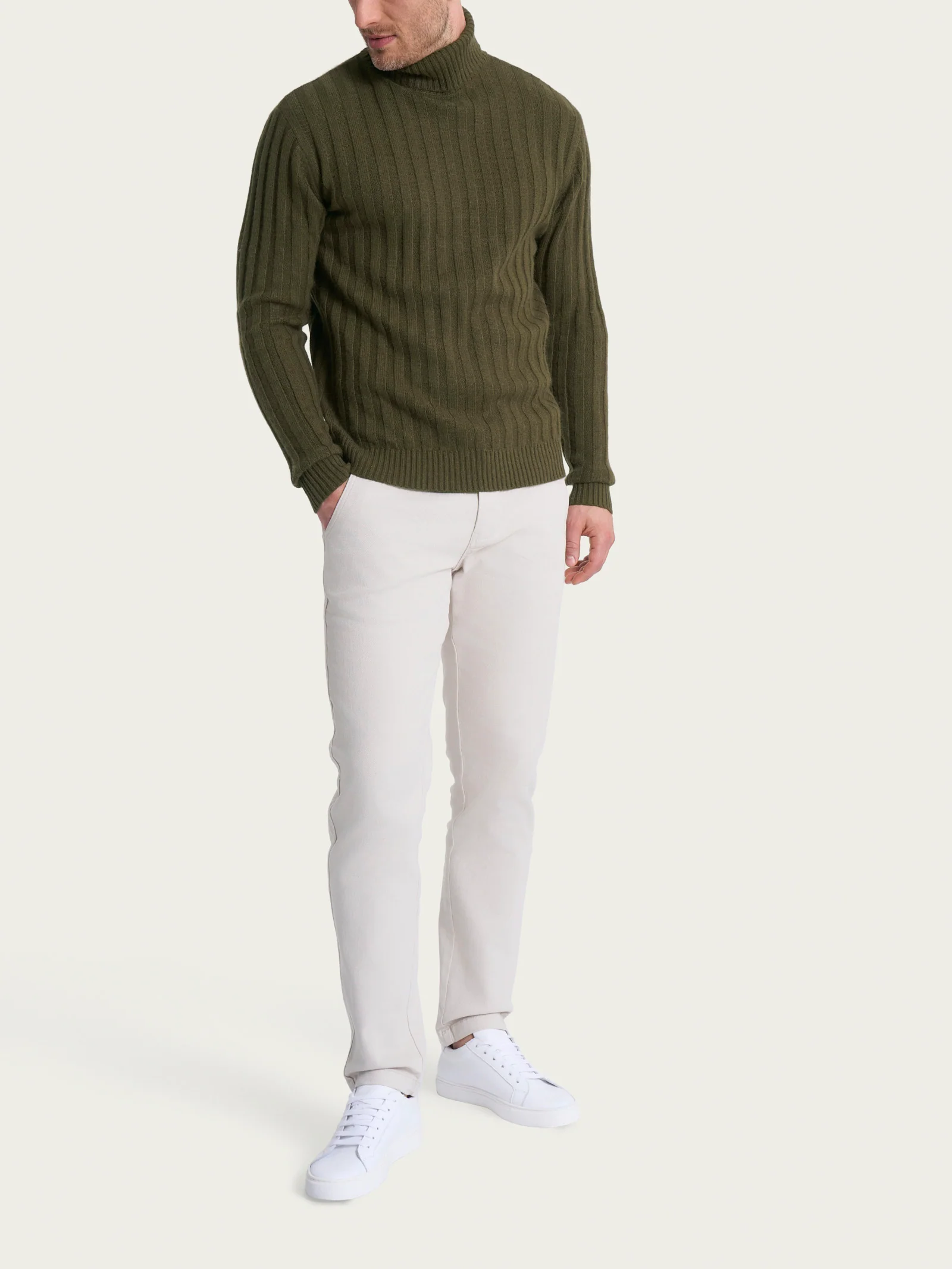 Dolcevita con costa piatta in Natural Soft  - Dark Olive - Image 4