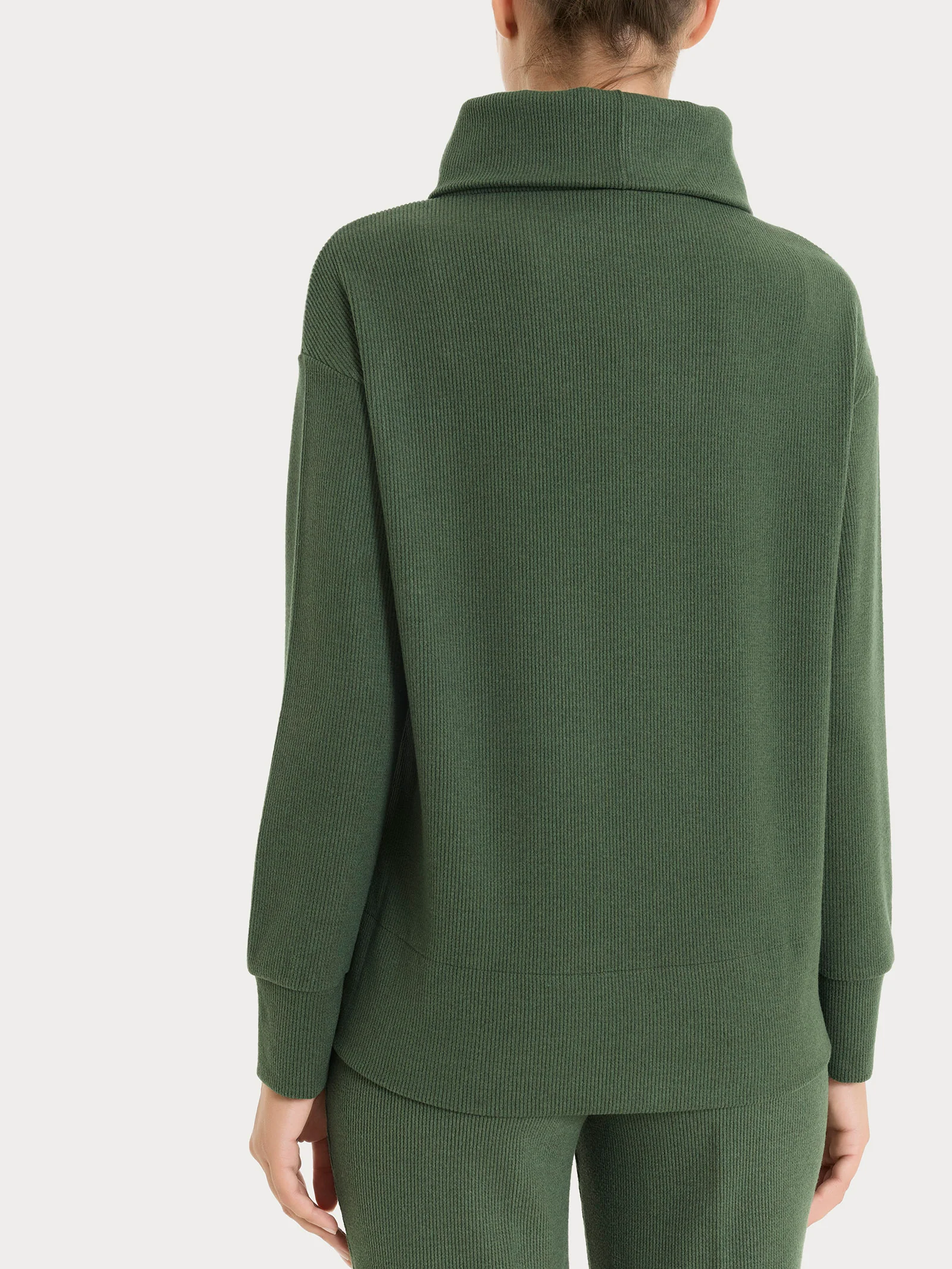 Felpa con collo a ciambella in Velvet  - Bronze Green - Image 2