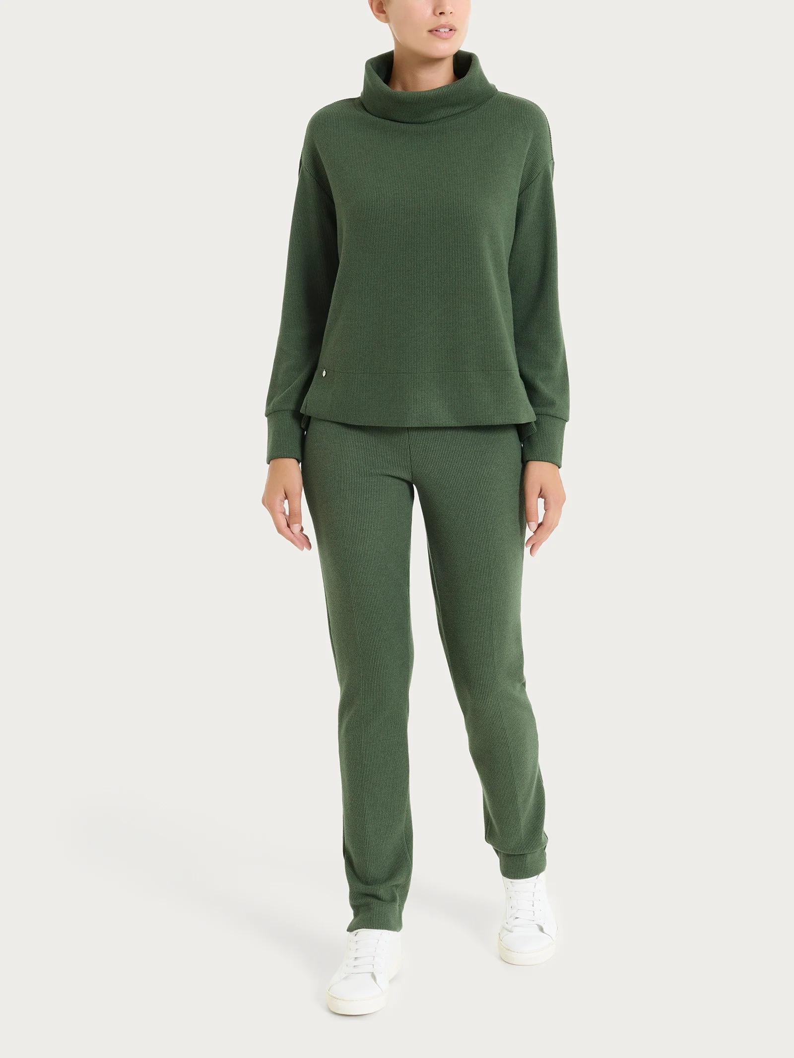Felpa con collo a ciambella in Velvet  - Bronze Green - Image 4