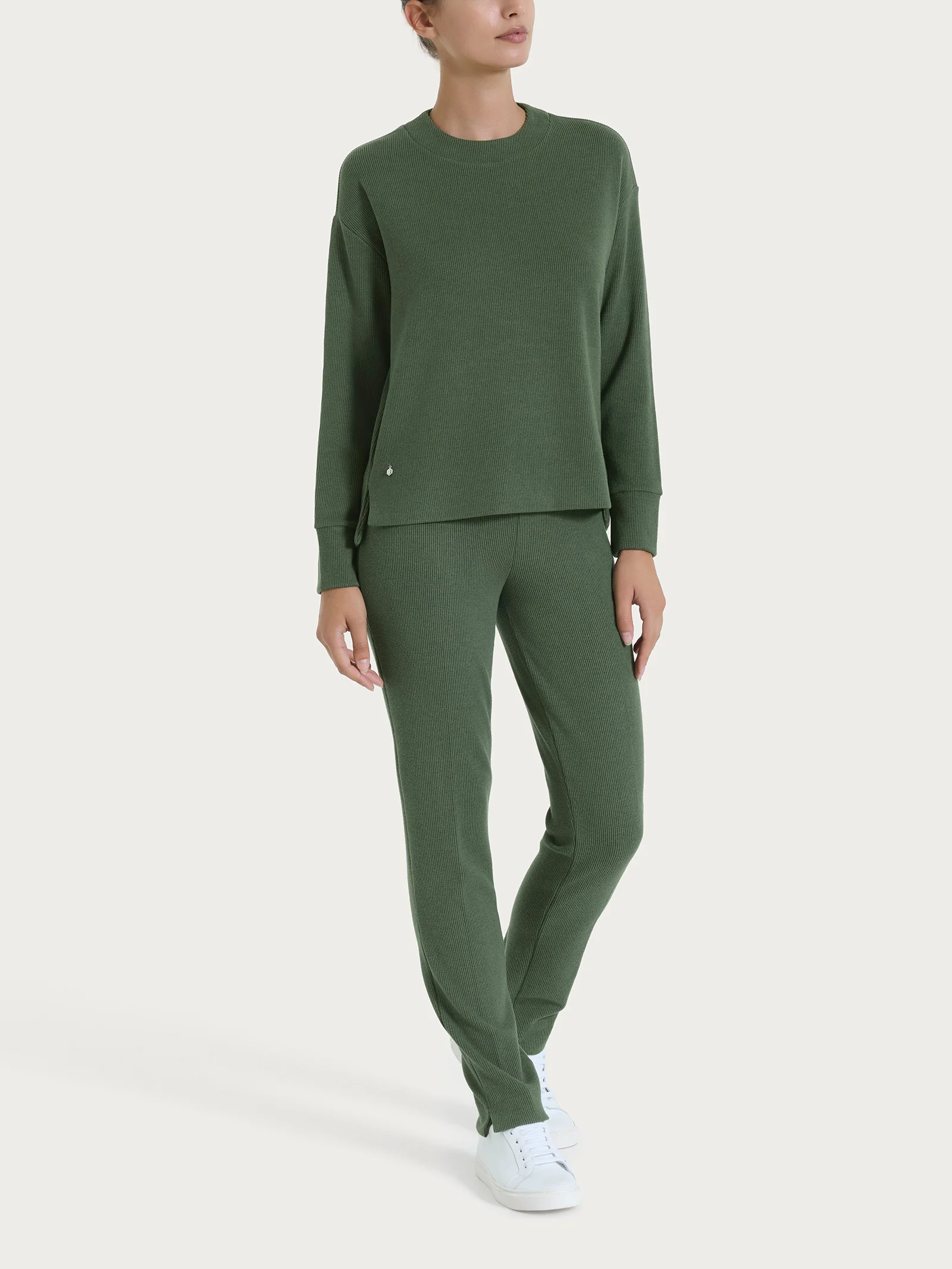 Felpa girocollo in Velvet  - Bronze Green - Image 4