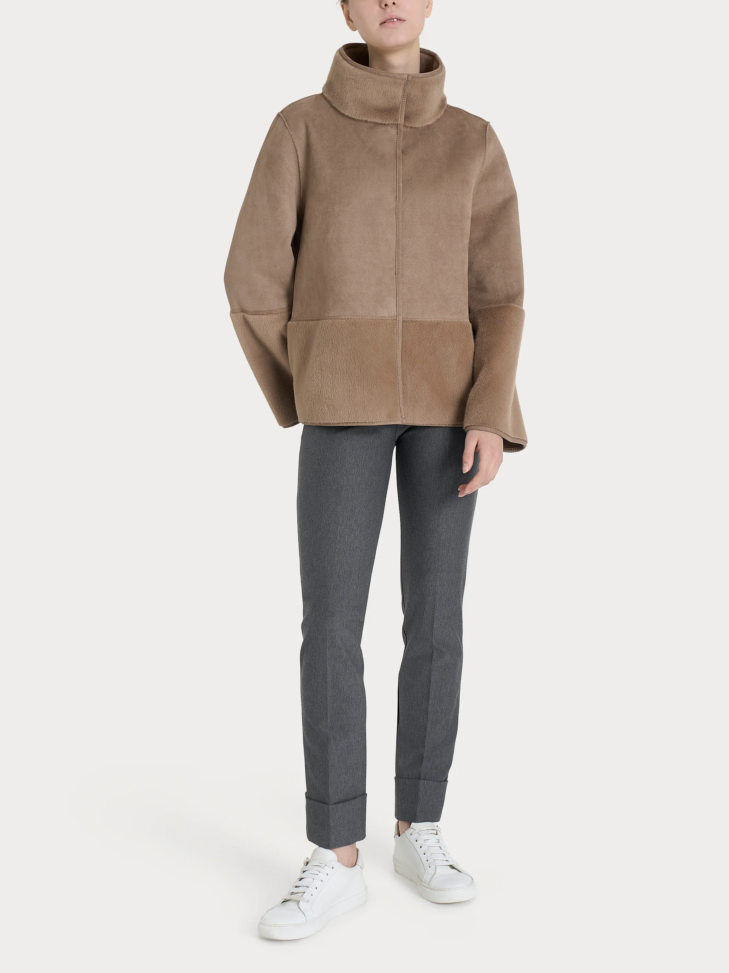 Giacca corta con collo alto double-face in Vegan Shearling  - Pine Bark - Image 8