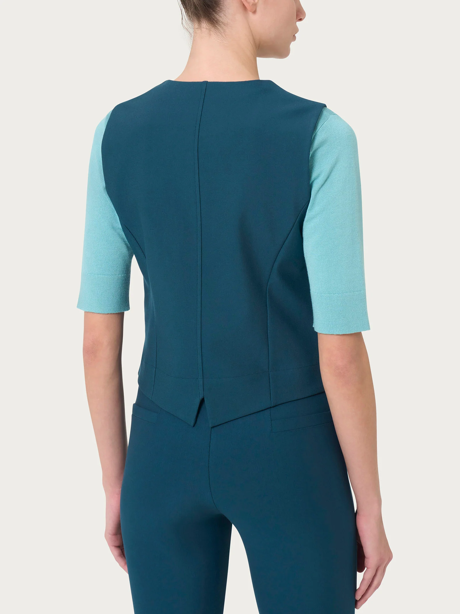 Gilet con quattro bottoni in Compact  - Reflecting Pond - Image 2