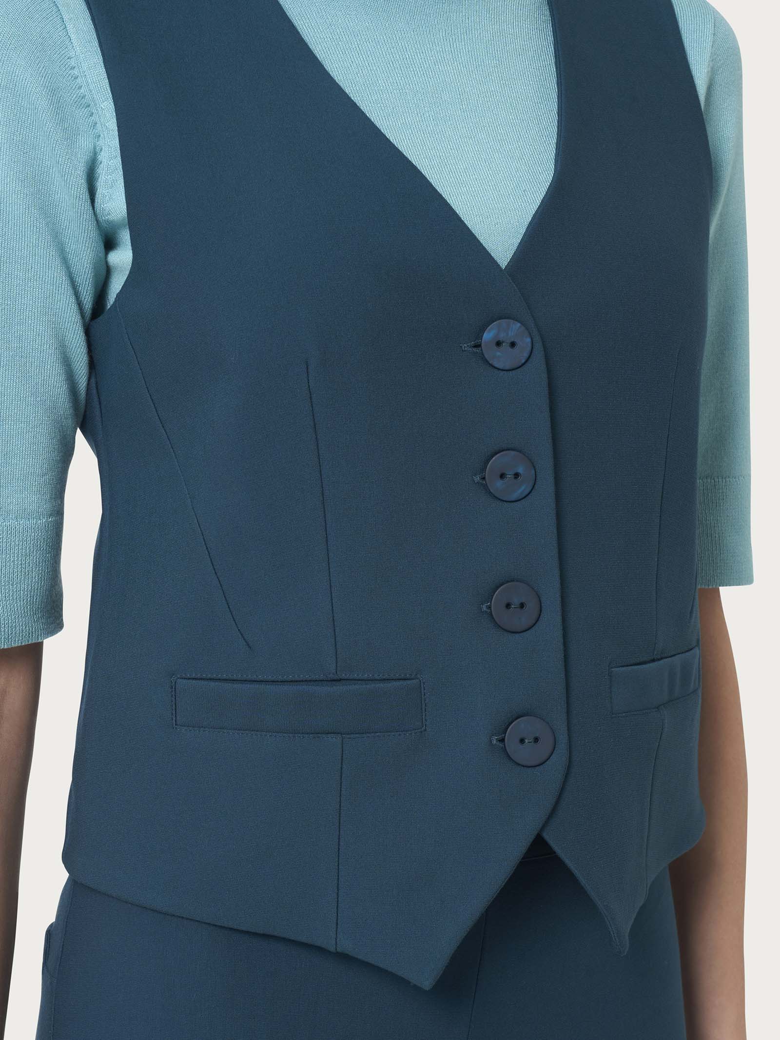 Gilet con quattro bottoni in Compact  - Reflecting Pond - Image 3