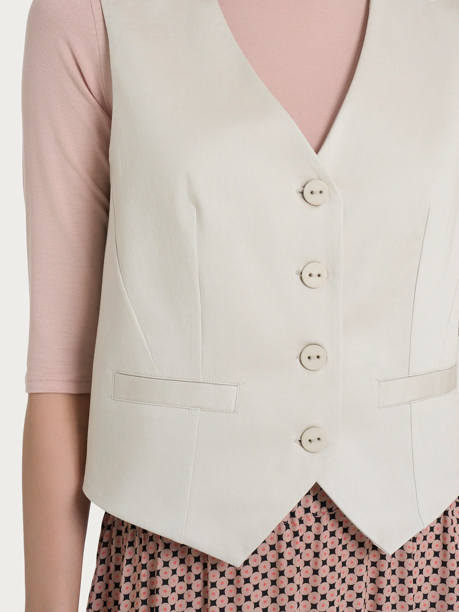 Gilet con quattro bottoni in Satin Power - Champignon - Image 3