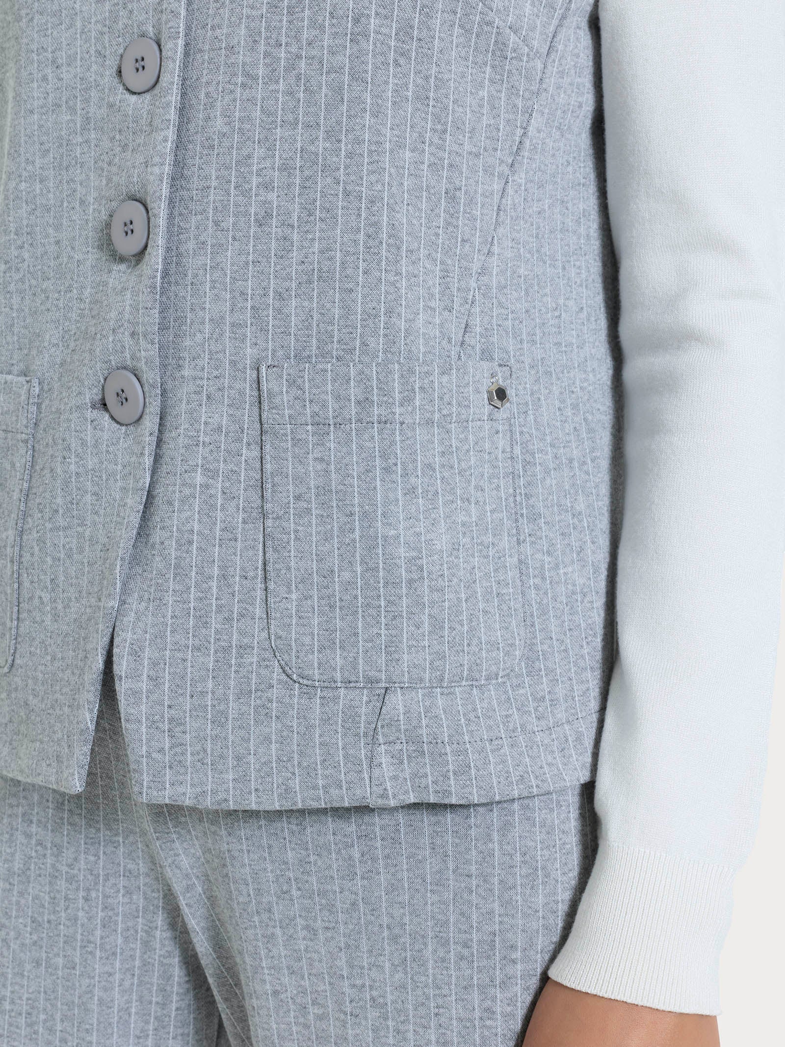 Gilet gessato con quattro bottoni in Eco Jacquard - Fant.Grigio Mel. - Image 3