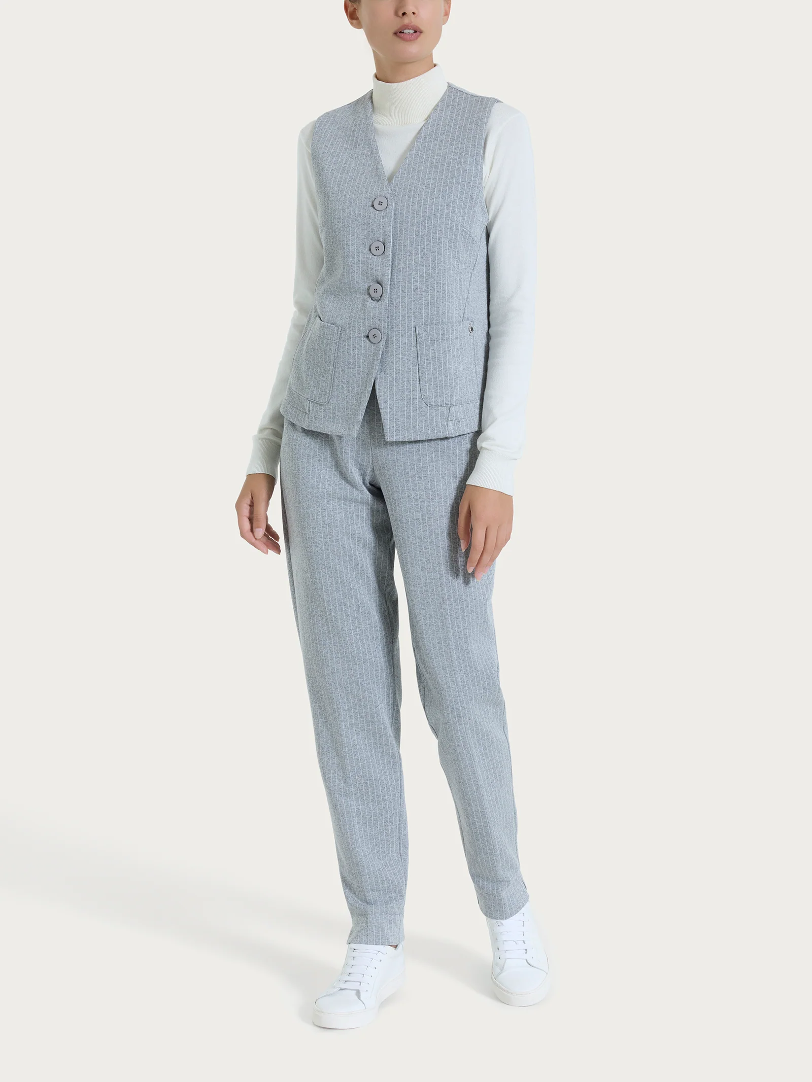 Gilet gessato con quattro bottoni in Eco Jacquard - Fant.Grigio Mel. - Image 4