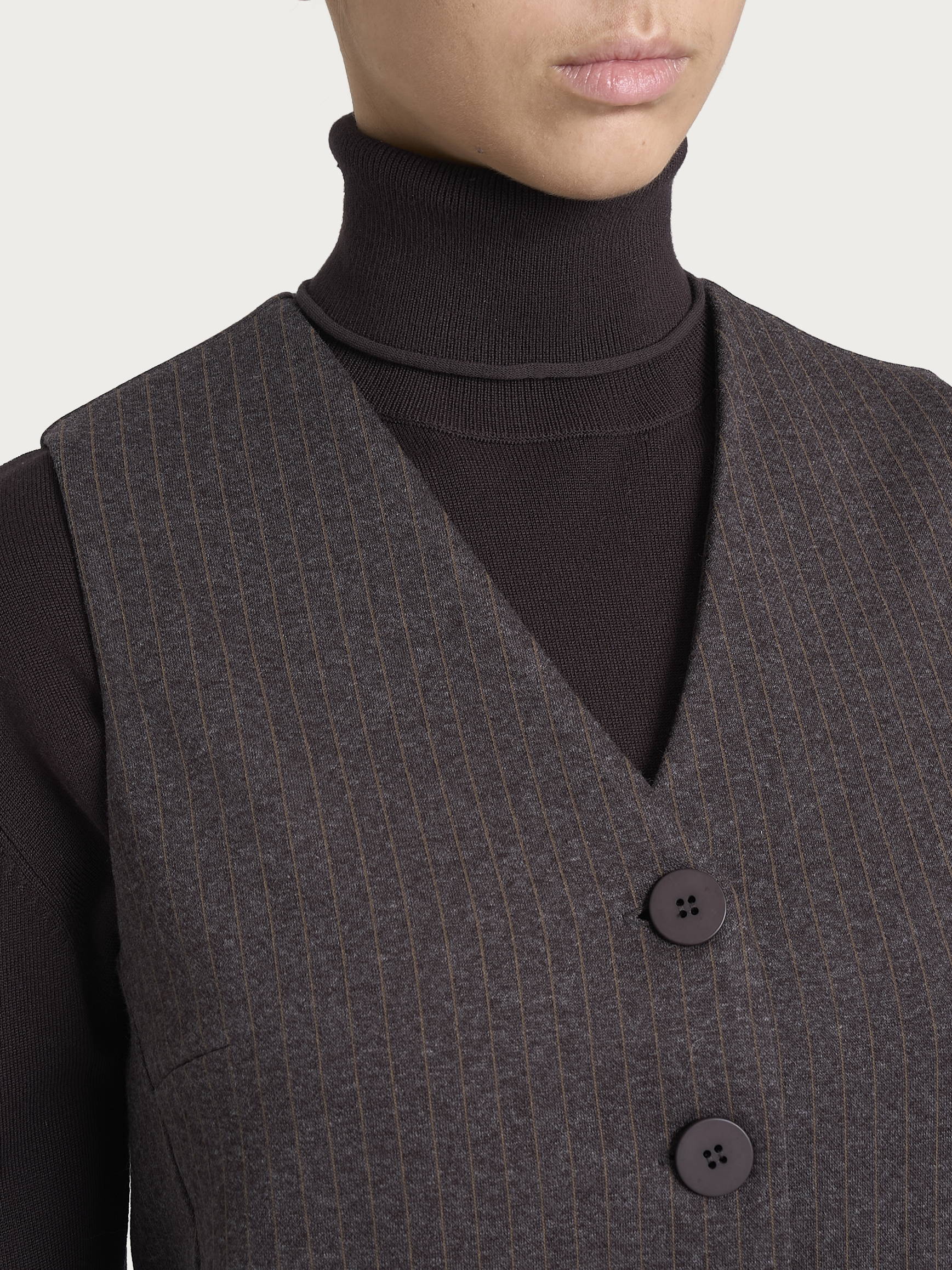 Gilet gessato con quattro bottoni in Eco Jacquard - Fant. Chocolate Torte Mel. - Image 4