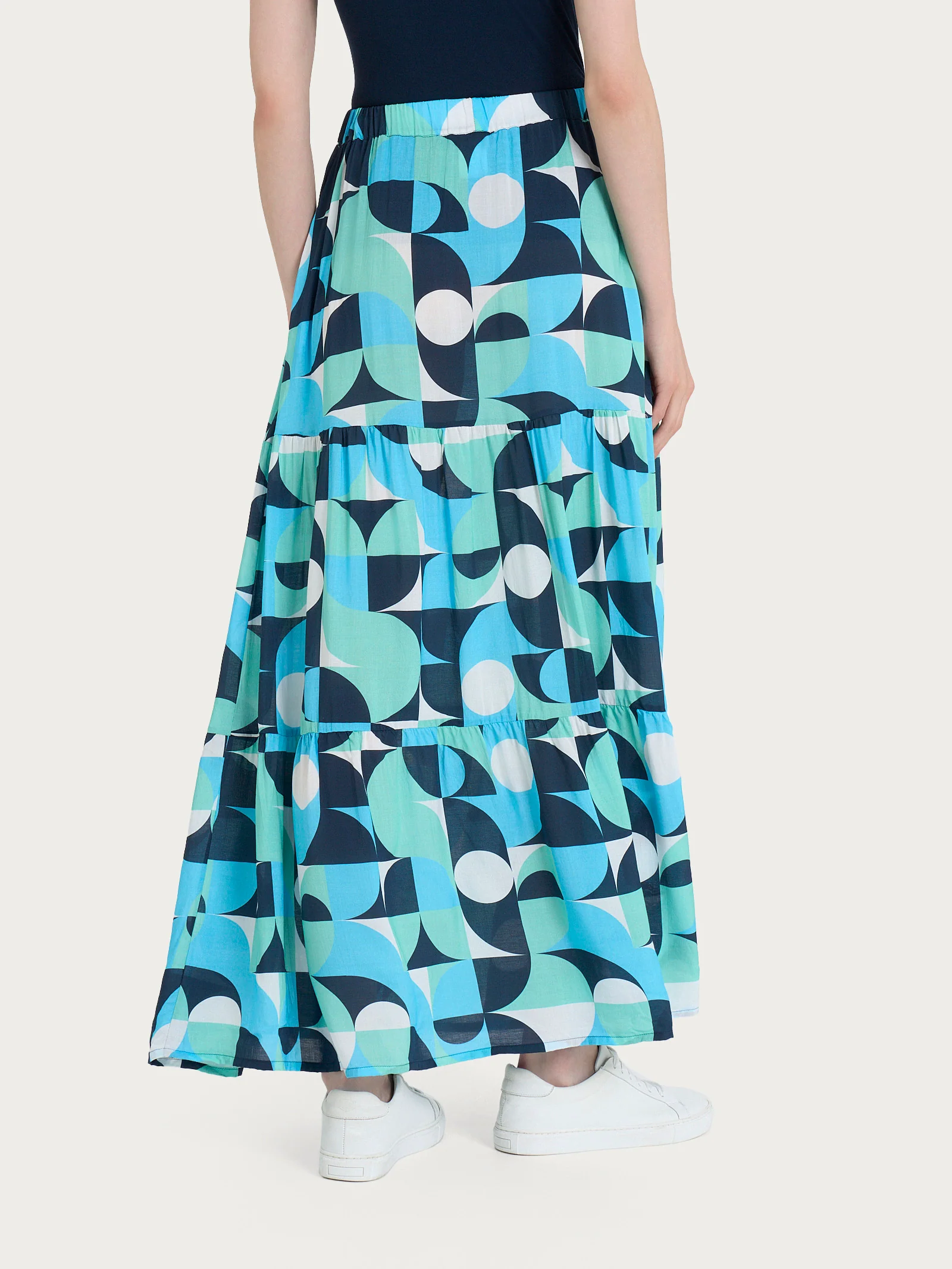 Gonna lunga con geometric pattern in Ecoseta - Fant. Pool Blue - Image 2