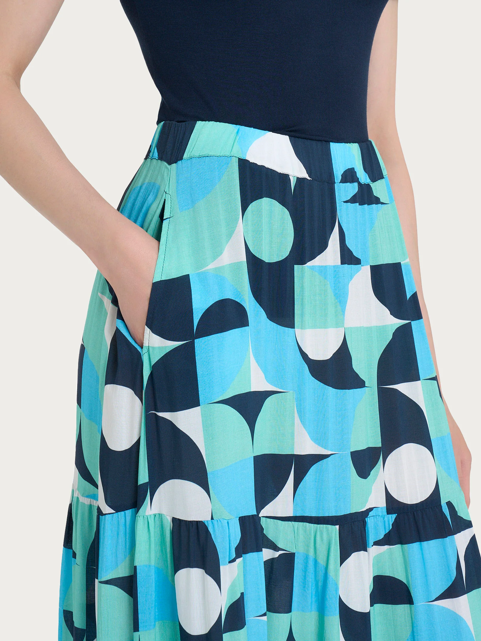Gonna lunga con geometric pattern in Ecoseta - Fant. Pool Blue - Image 3